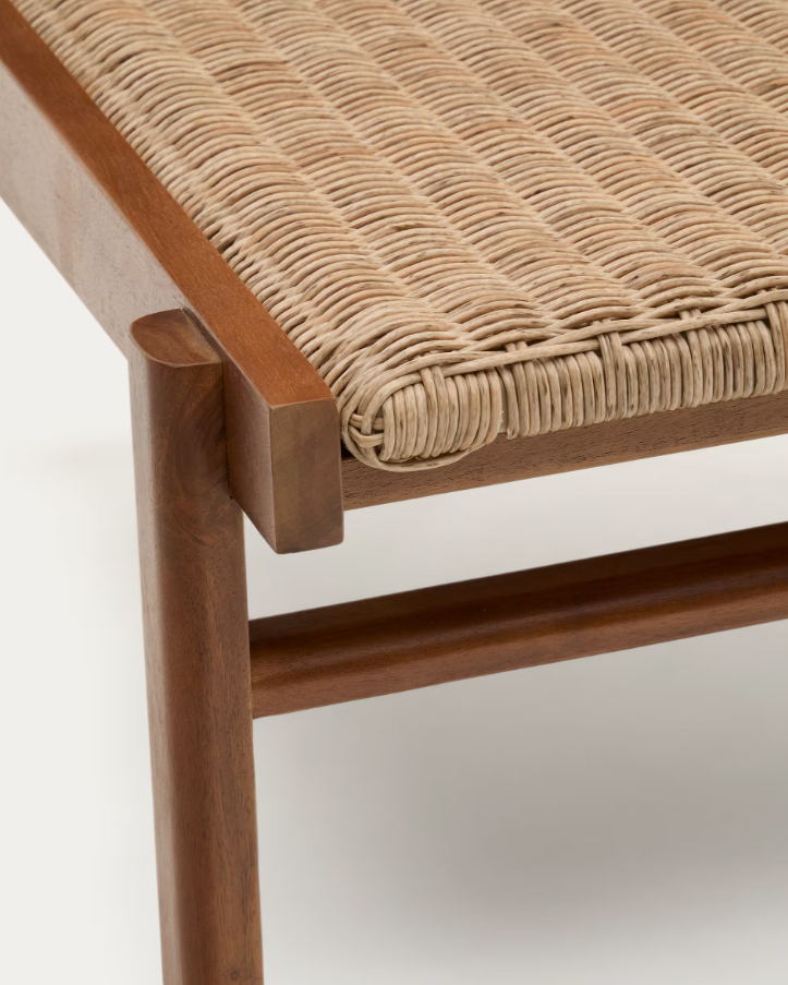 Außenstuhl ITANI aus Akazienholz mit Rattansitz
