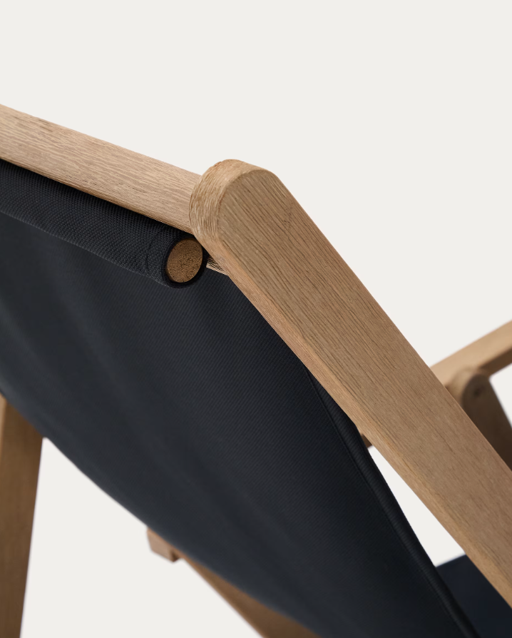 Vilara black deckchair with acacia base