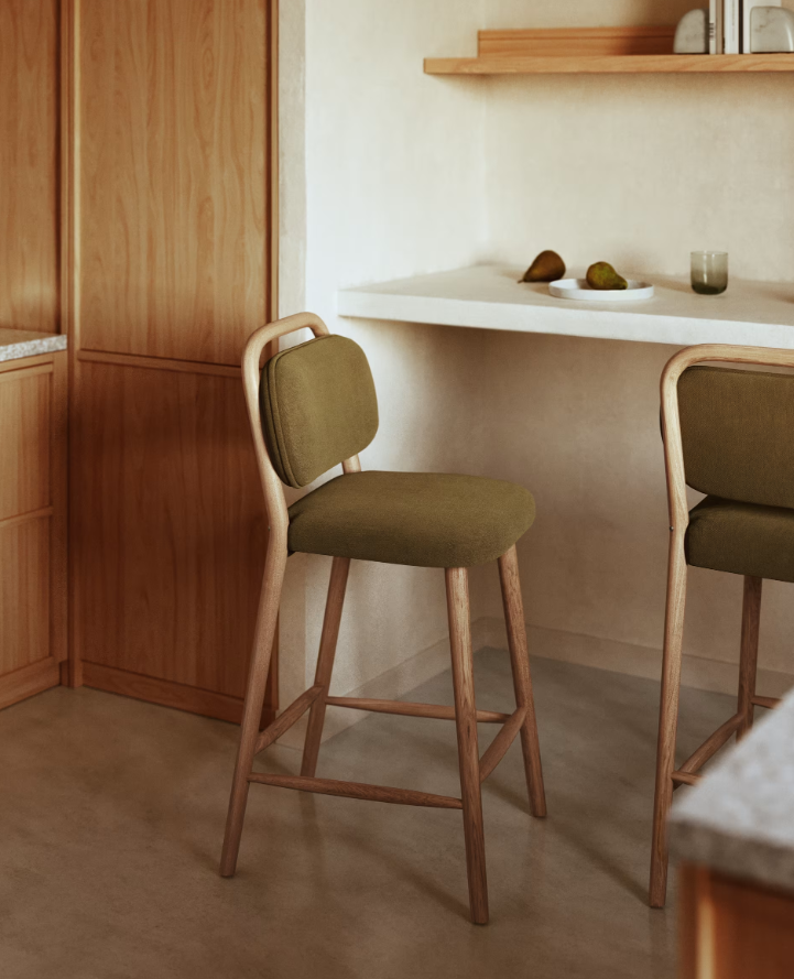 Hocker HELDA groen chenille met eiken basis