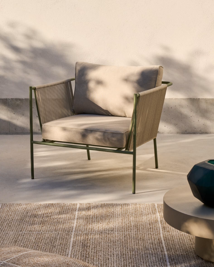 Zivia Écru outer armchair with a steel base