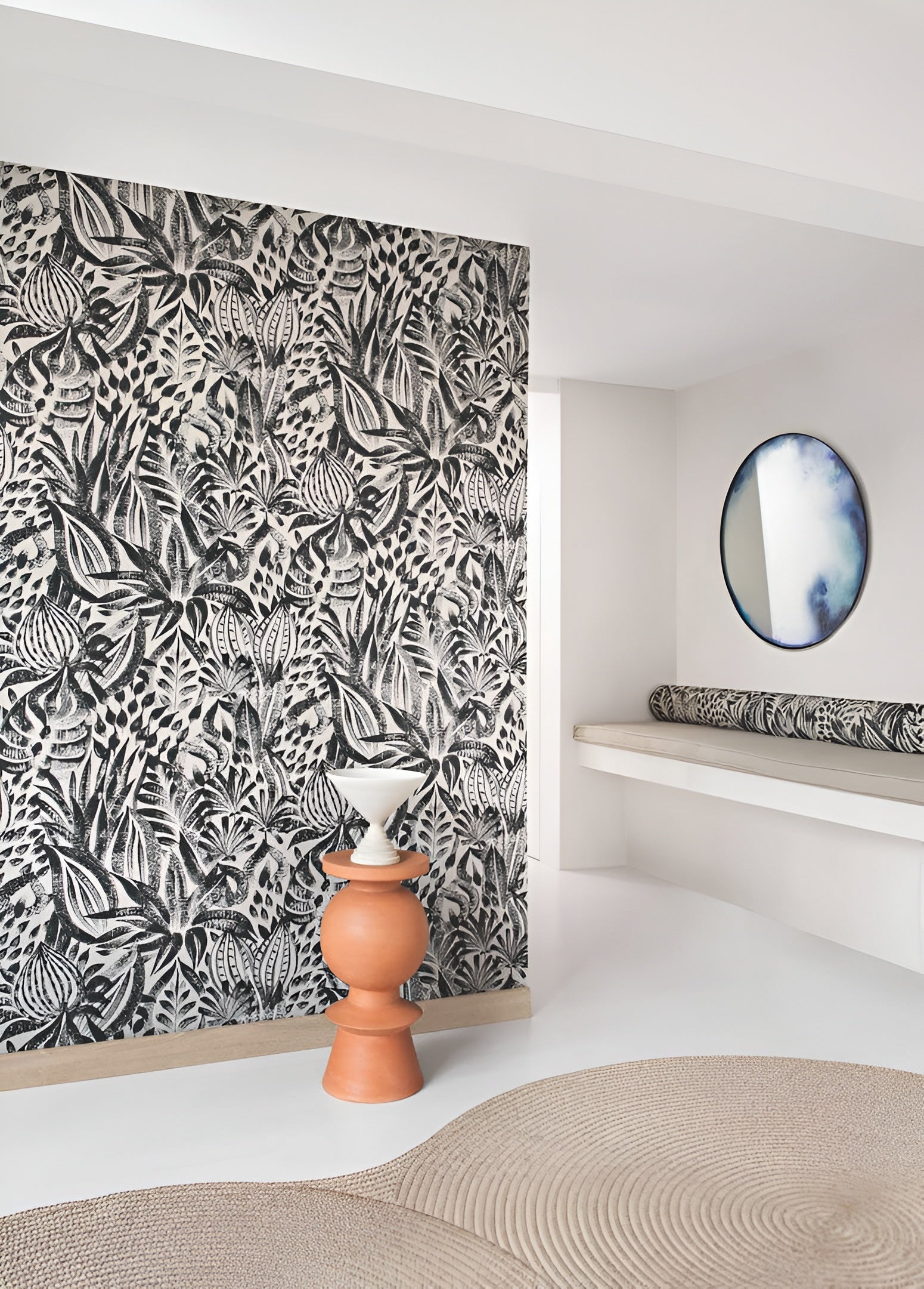 Textile wallpaper with a floral and leaf pattern FOLIAGE - NOIR black