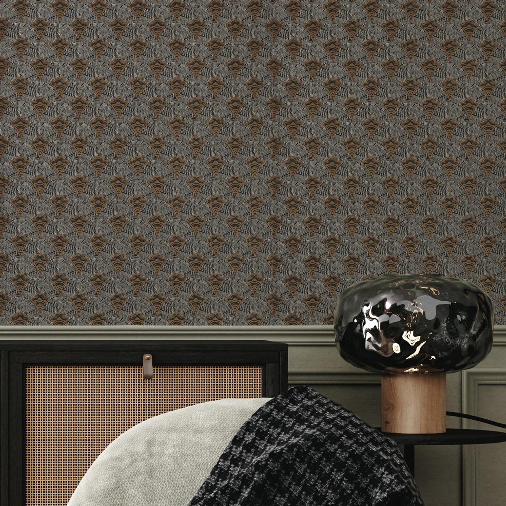 Structural wallpaper with an abstract fan pattern ADENIUM - NOIR black with gold
