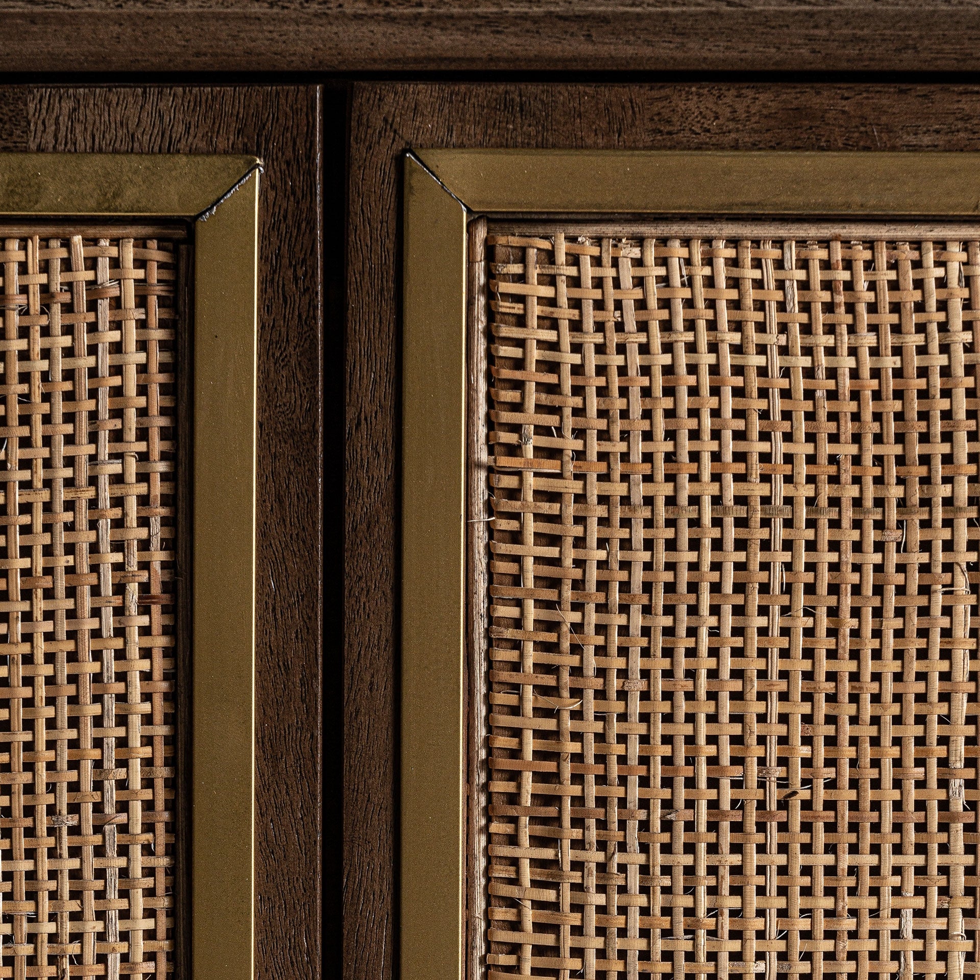 GONDORF Mango Wood Chest of Drawers