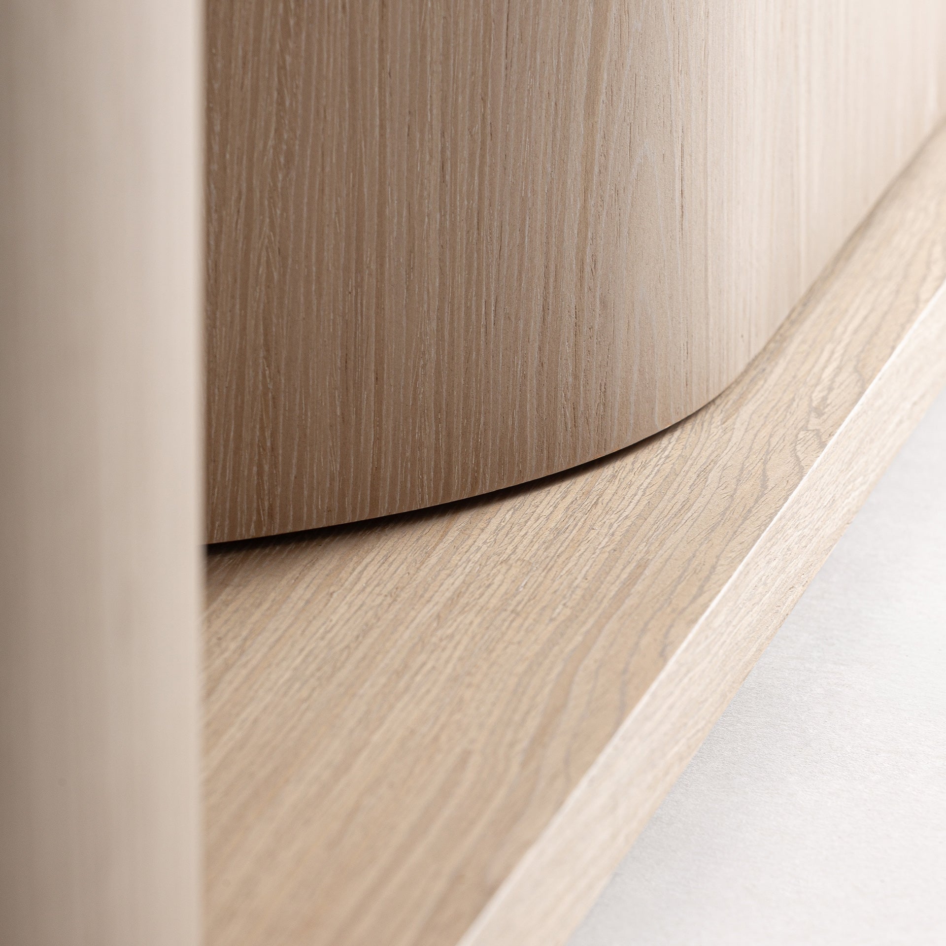 Komoda KHARJ drewno dębowe – styl art déco
