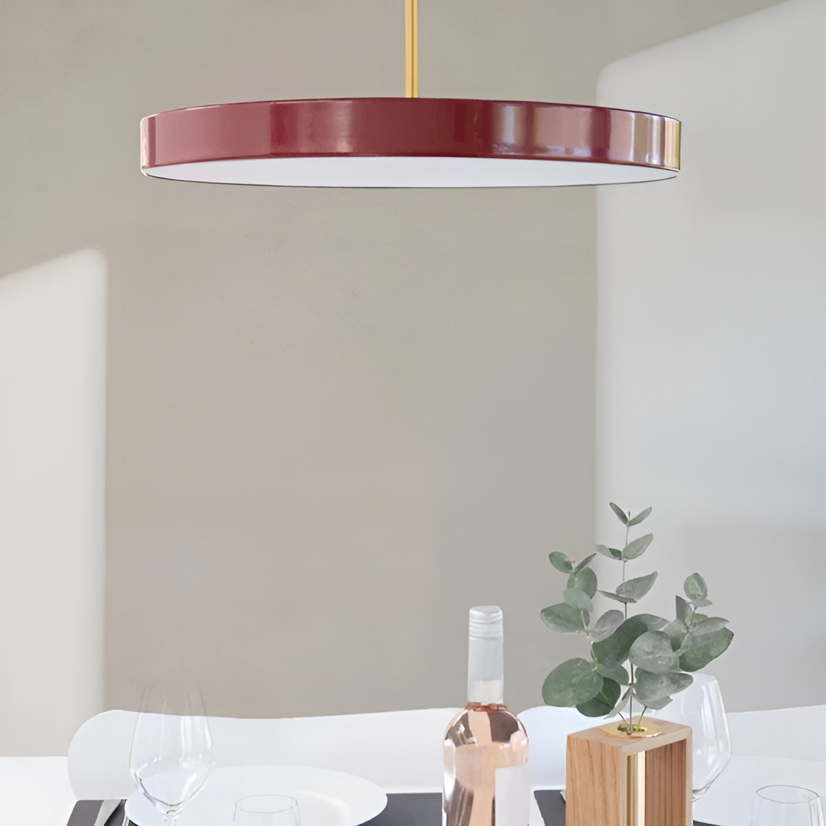 Pendelleuchte ASTERIA PLUS bordeaux mit goldener Einlage