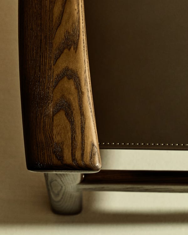 Stoel JAN bruin gerecycled leer met donker essenhout