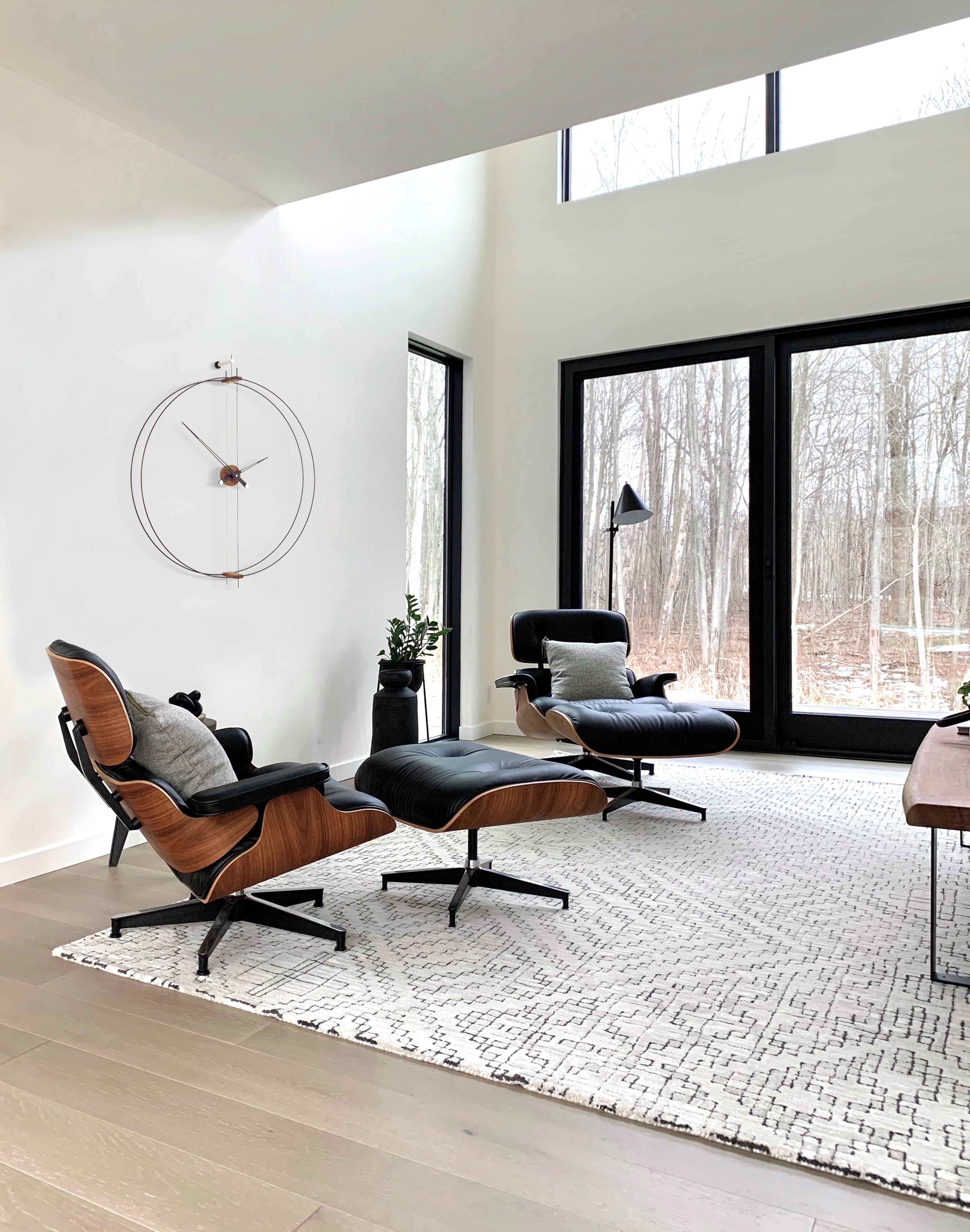 Wanduhr BARCELONA Nussbaum mit Schwarz und Silber