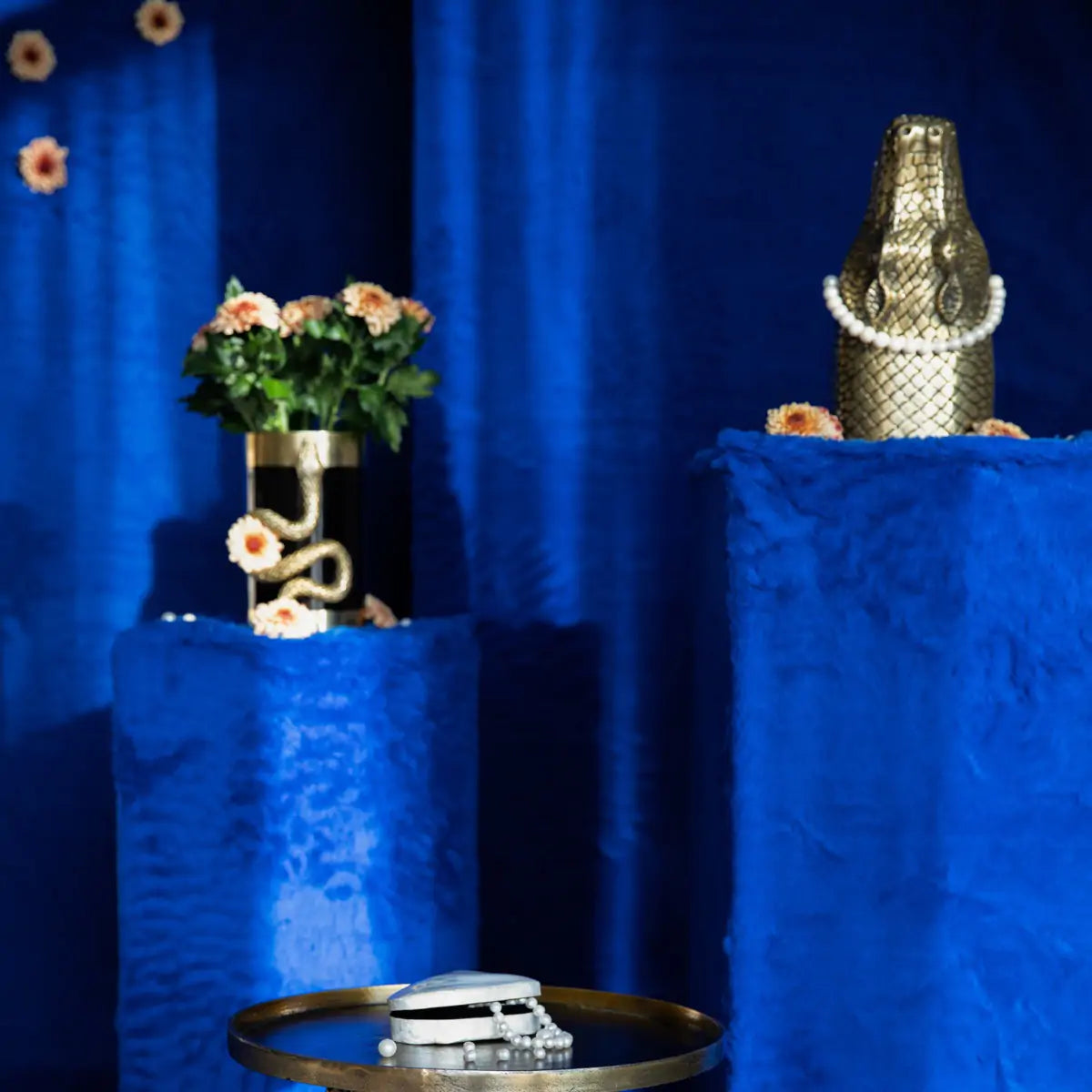 Vaas NOOIT DE SNAKENAANRAKEN zwart met goud