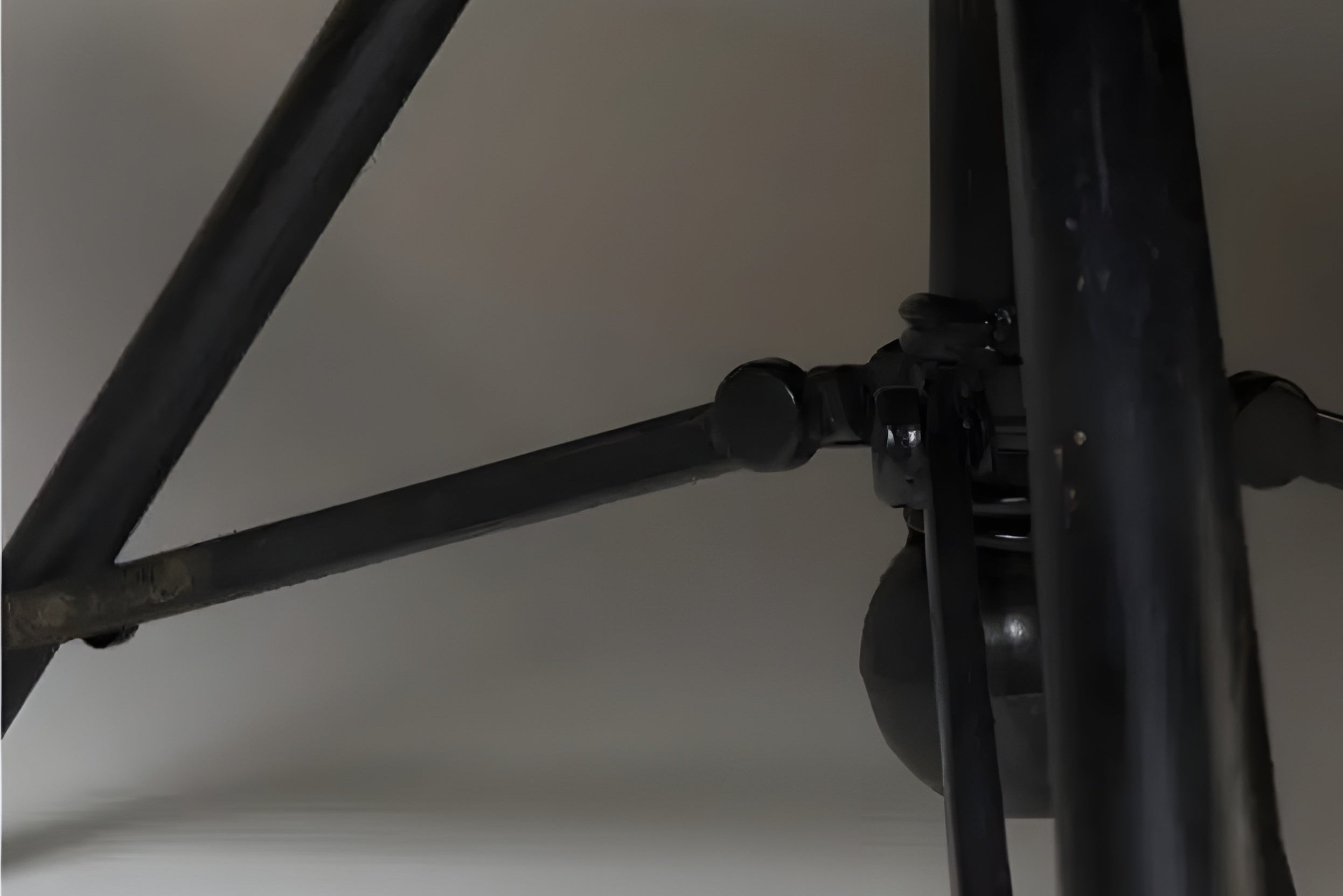 Industriedesign Couchtisch BROK schwarz