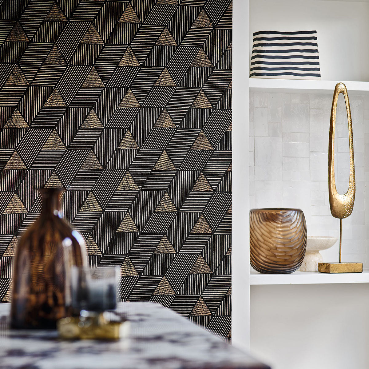 Structural wallpaper with geometric pattern MÉROÉ - TERRE BATTUE/VUIVRE terracotta
