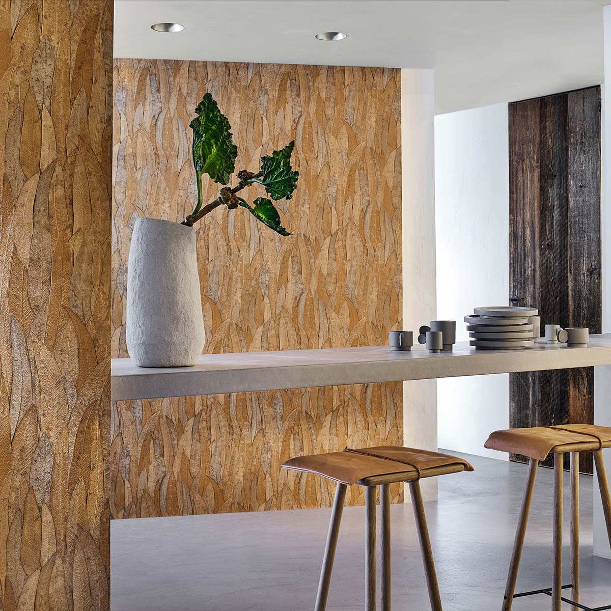 Structural wallpaper with a eucalyptus leaf plant motif NELUWA - AMBER amber