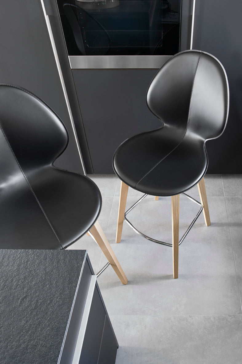 Barhocker BASIL taupe mit Sitzfläche aus gebleichtem Holz