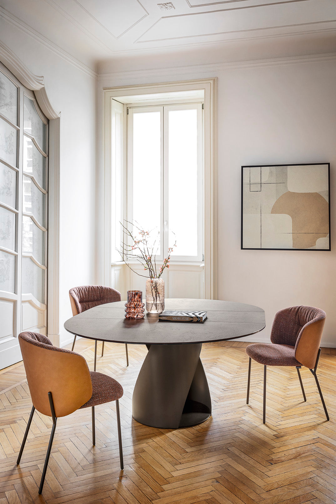 SWEEL gepolstertes Stuhl mit schwarzem Metallgestell