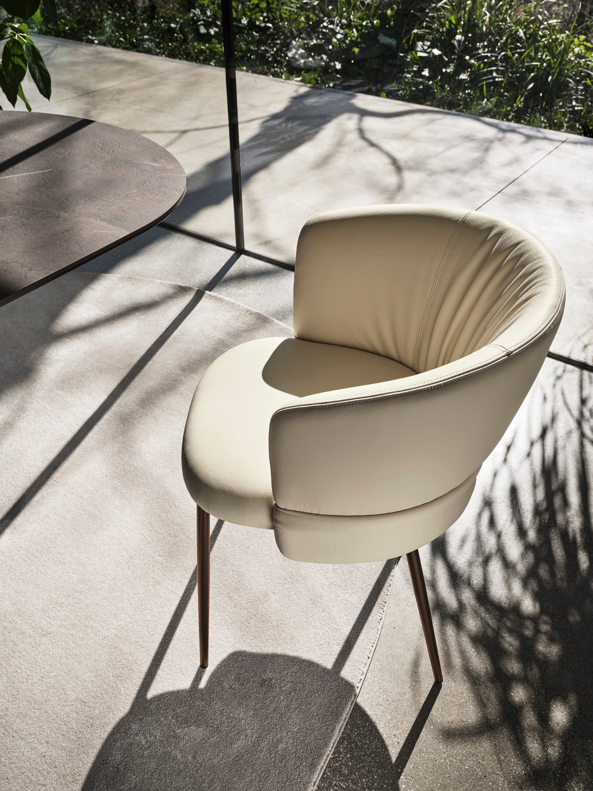 Sessel VANILLA gepolstert mit braunem Metallgestell