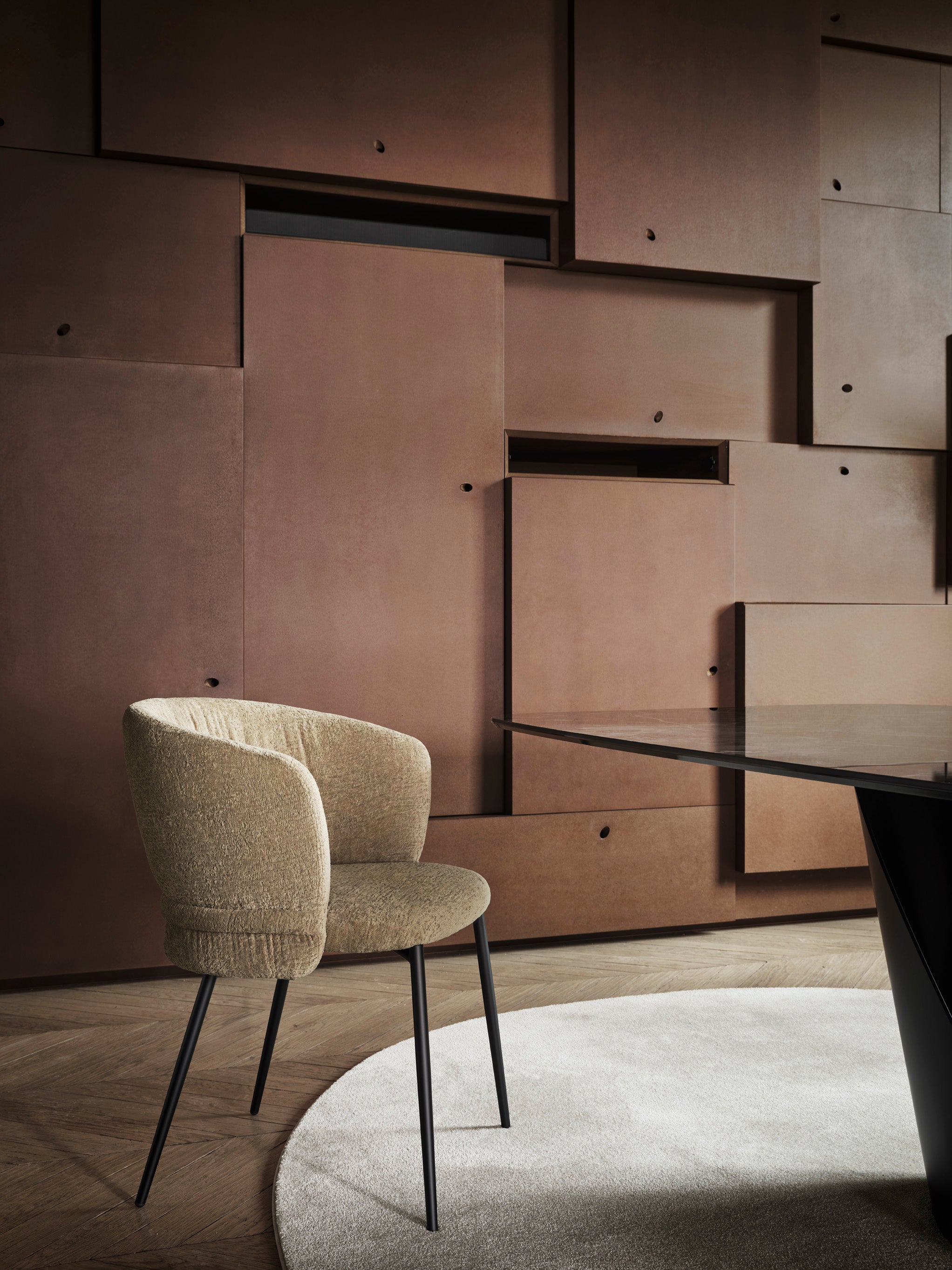 Sessel VANILLA gepolstert mit braunem Metallgestell