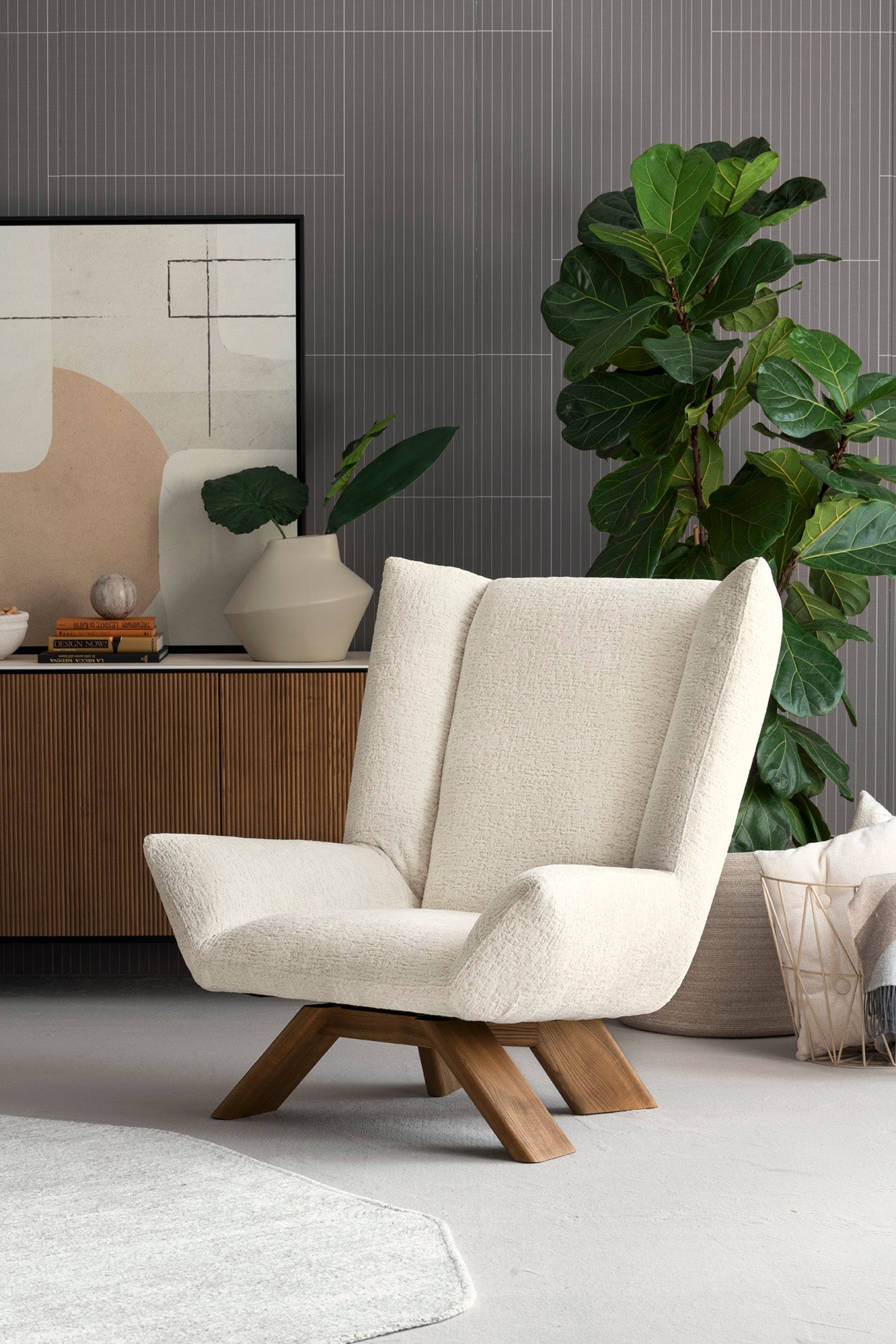 Fauteuil DALIA gestoffeerd met notenhouten basis