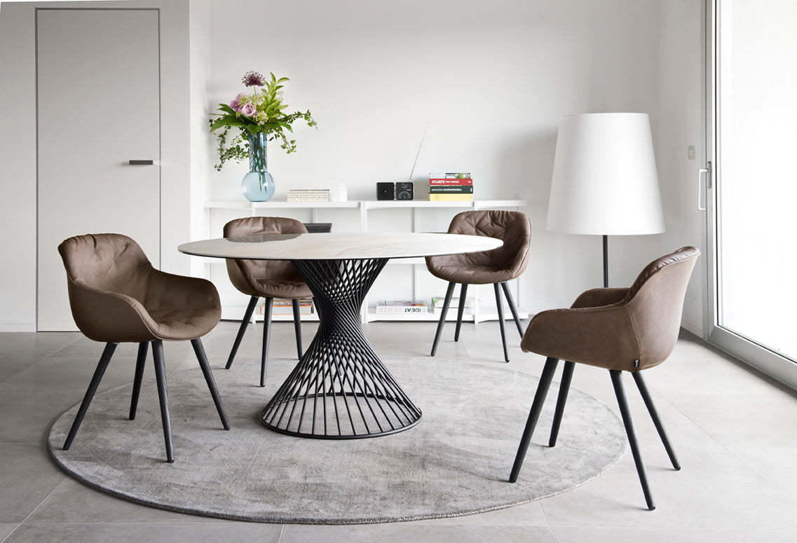 Ronde tafel VORTEX met crèmekleurig blad en bruine basis