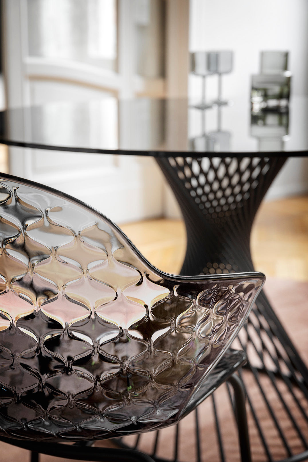 SAINT TROPEZ Chair with White Seat and Chrome Metal Base