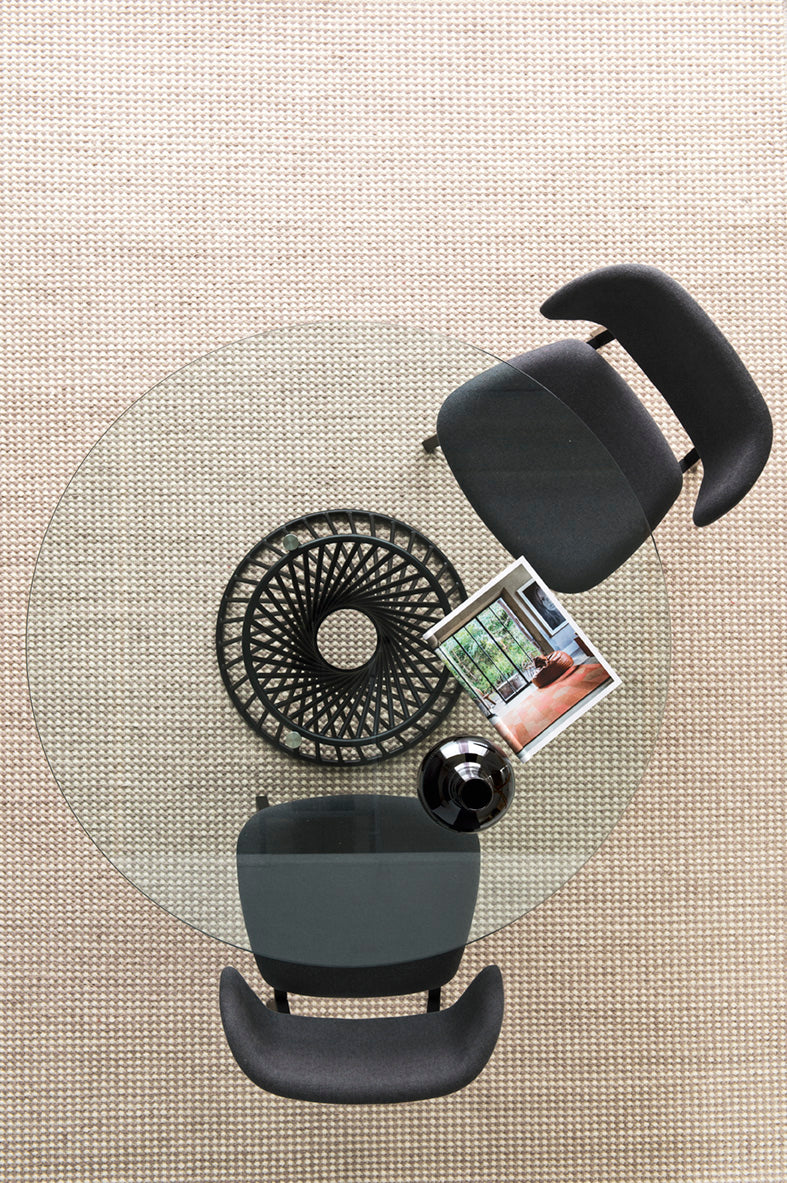 Runder Tisch VORTEX mit Glasplatte und schwarzem Gestell