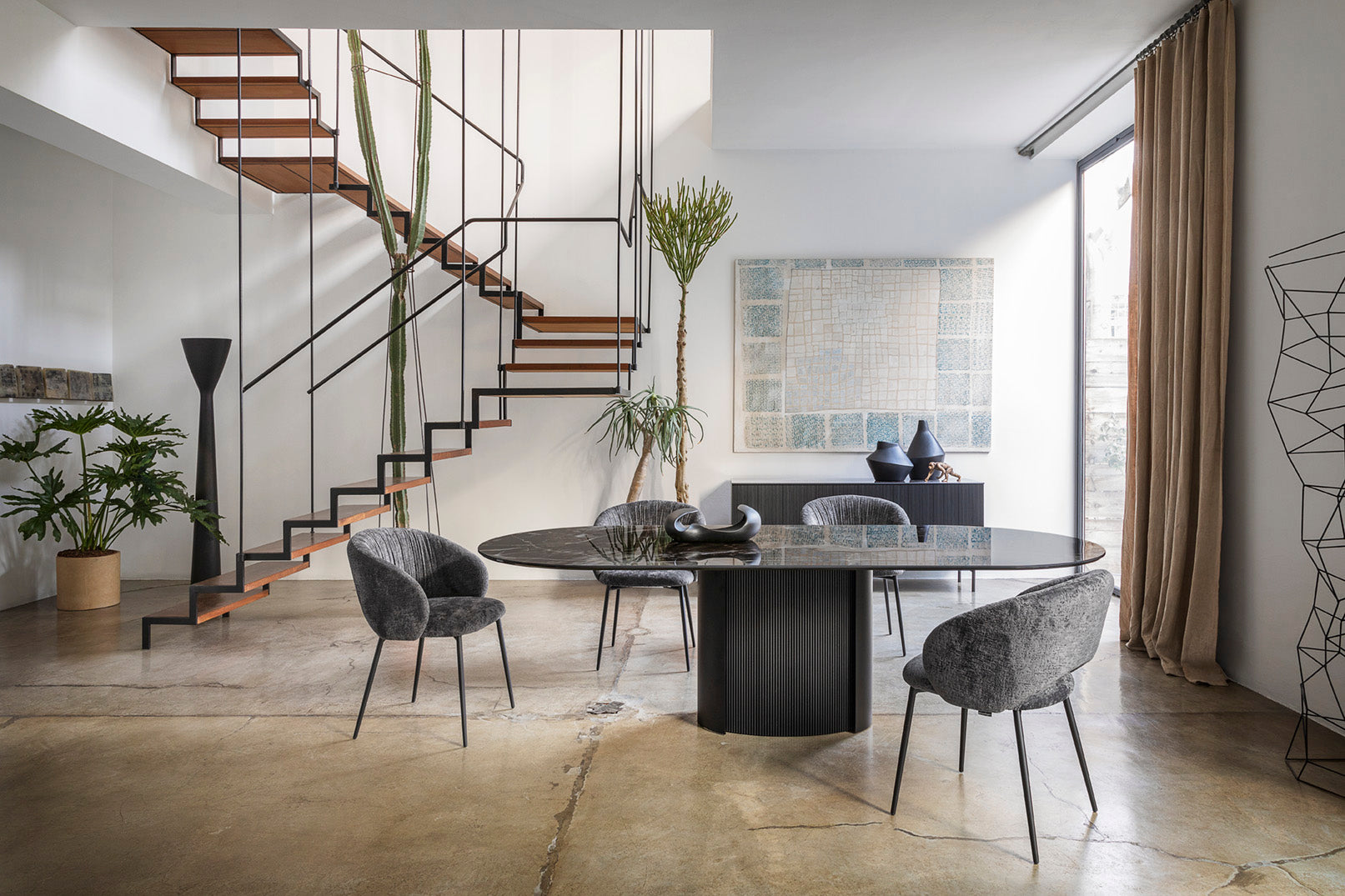 Polsterstuhl ANIME mit schwarzem Metallgestell