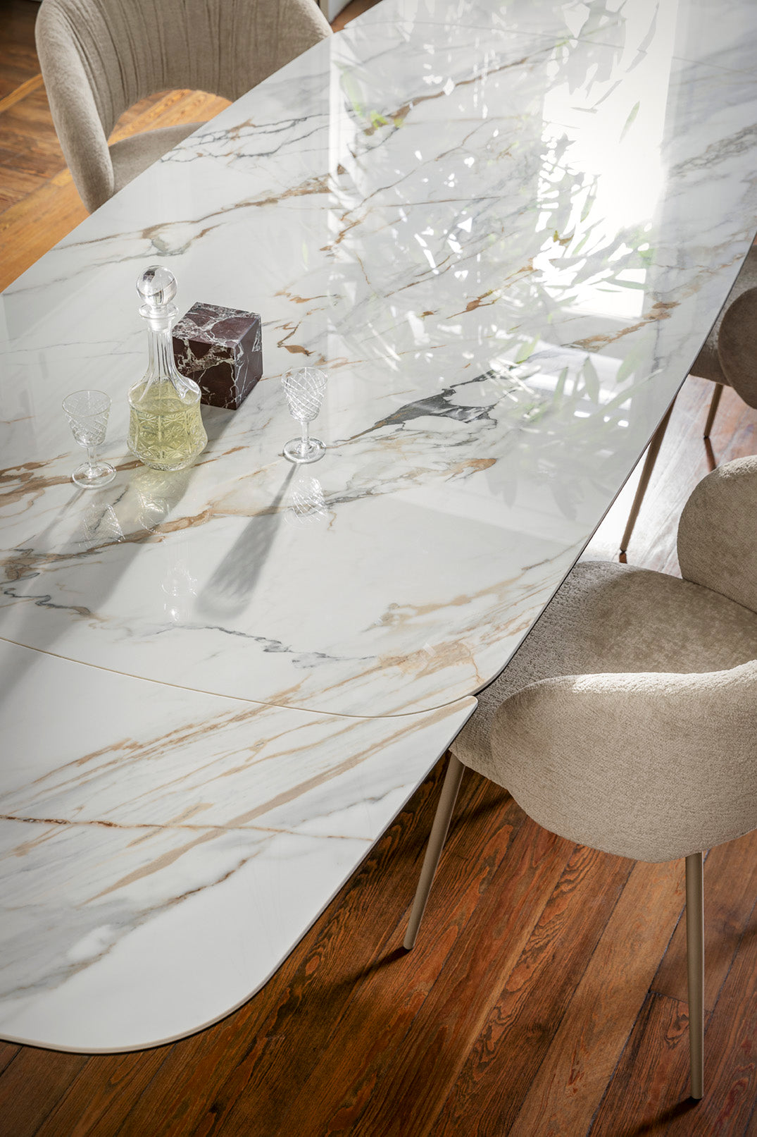 Uitschuifbare tafel TWINS met beige blad en beige basis