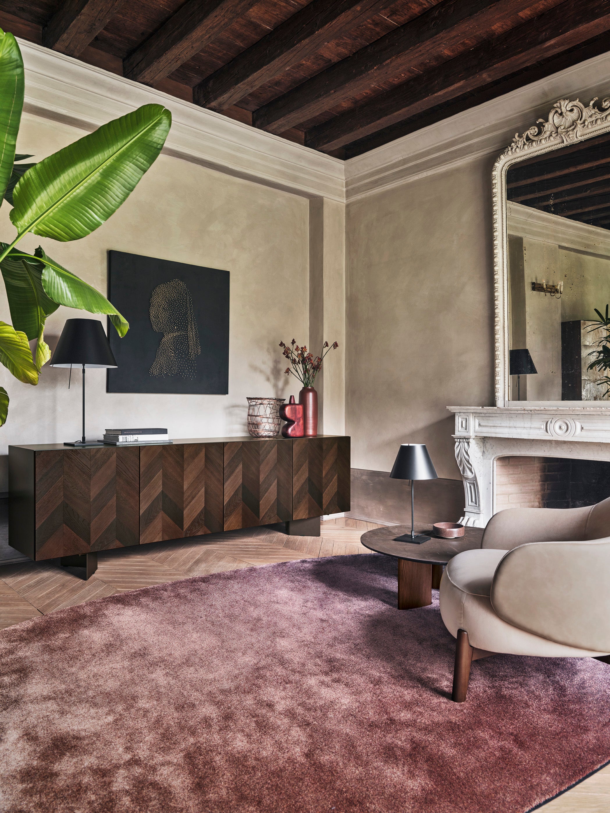 Chest of drawers in walnut wood