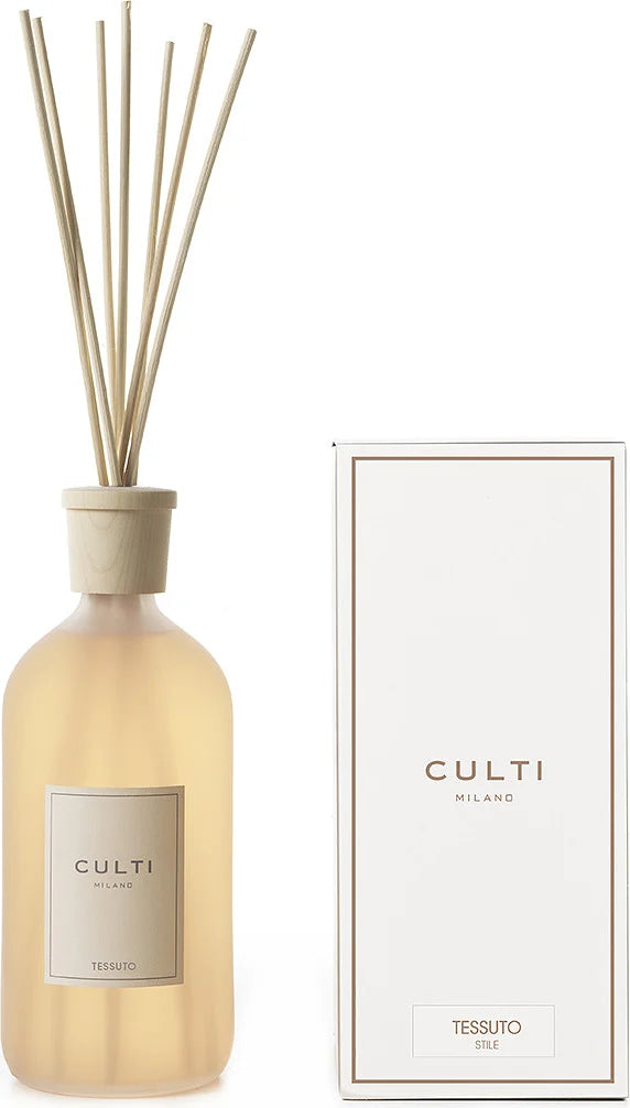 Geuroldiffuser STILE - TESSUTO met tonen van zwarte bessenbladeren, katoenbloemen, jasmijn en witte muskus.