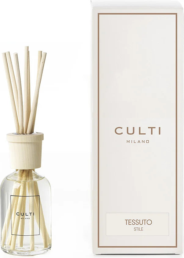 Geuroldiffuser STILE - TESSUTO met tonen van zwarte bessenbladeren, katoenbloemen, jasmijn en witte muskus.