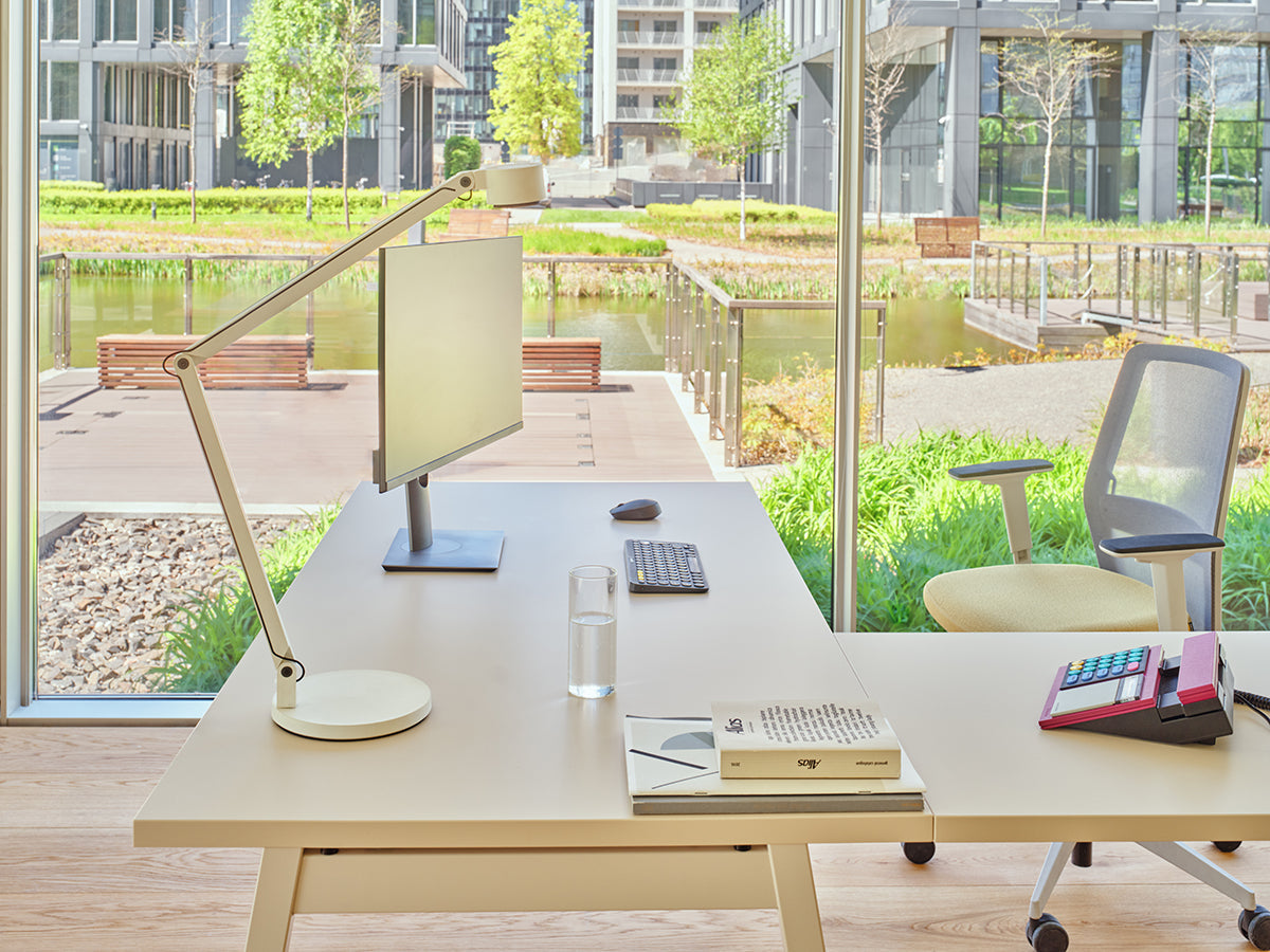 Fauteuil met geperforeerde rugleuning EVO, verstelbare basis met wielen voor harde oppervlakken