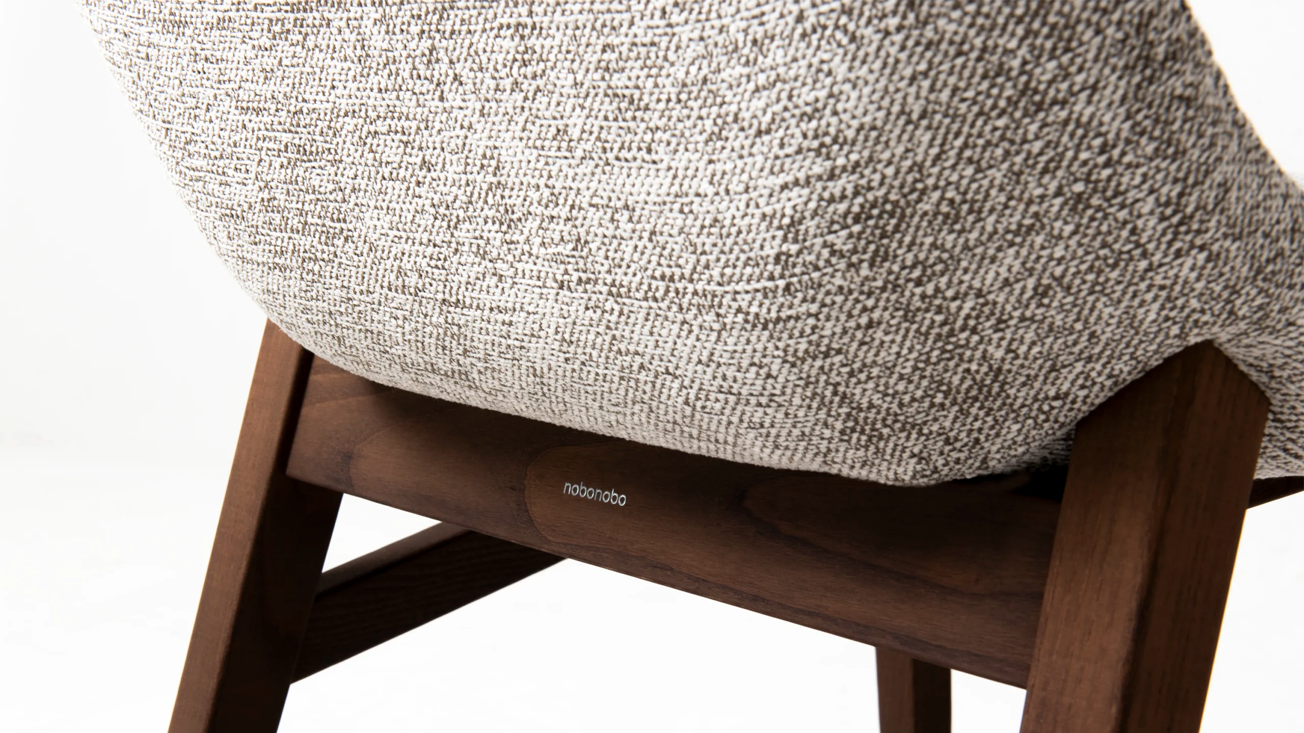 Krzesło WAVE tapicerowane z drewnianą podstawą