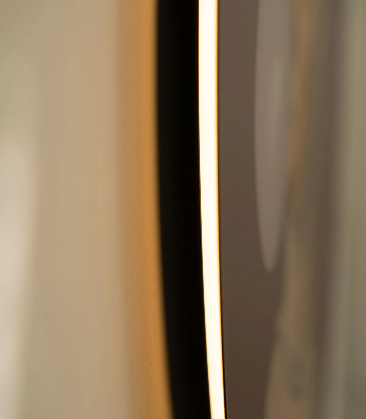 Wall Lamp DOTS LIGHTING - WOMAN WITH BUBBLE GUM dark purple