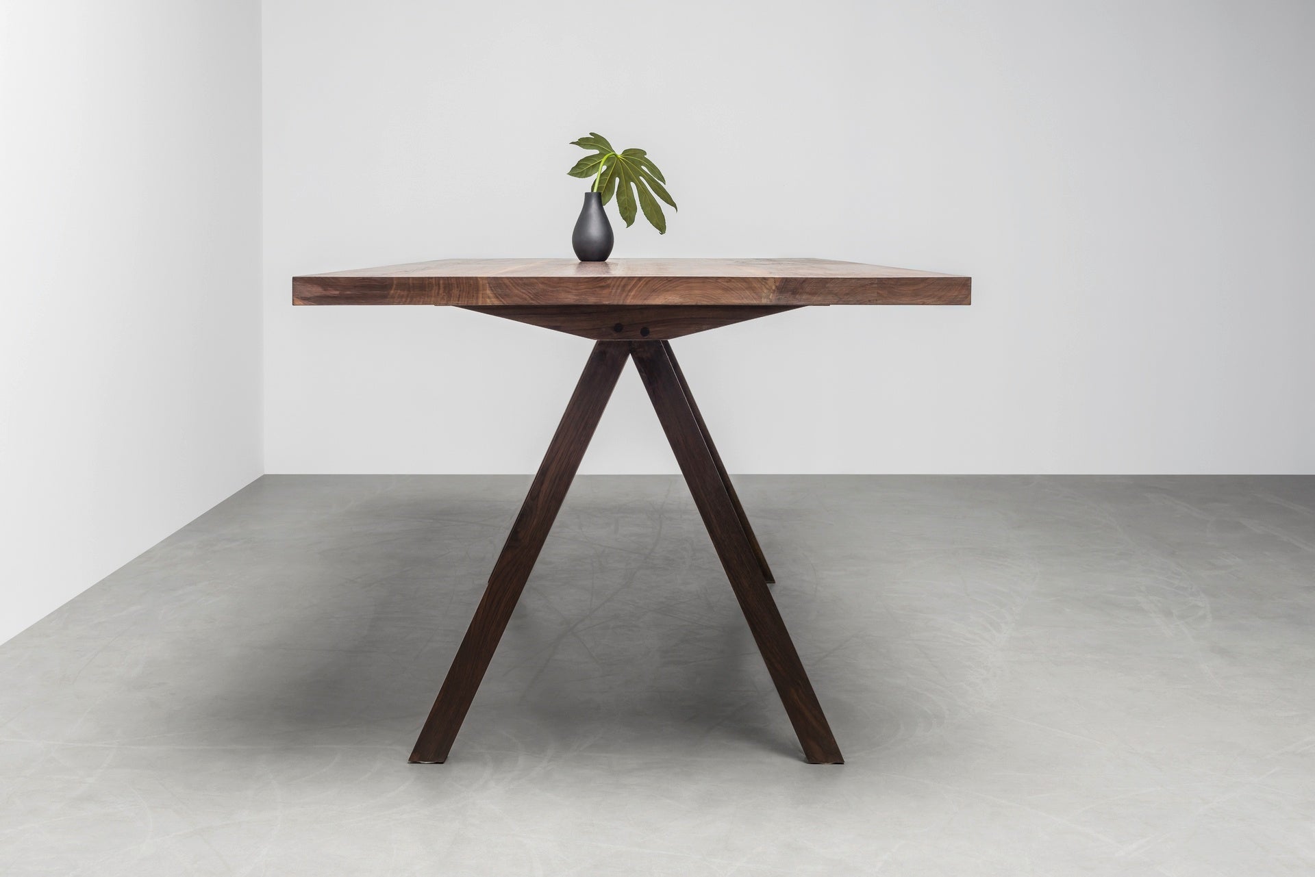 VICTORIA Walnut Wood Table