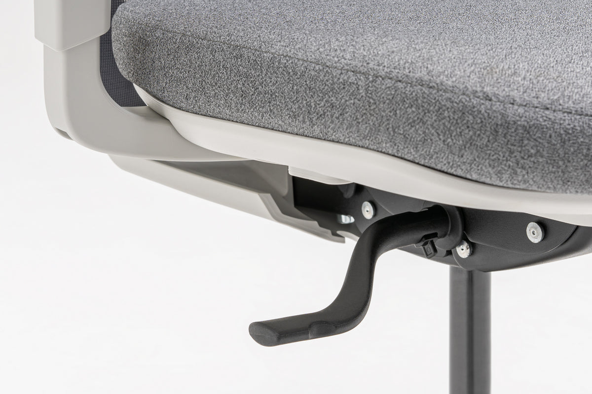 Fauteuil met geperforeerde rugleuning EVO, verstelbare basis met wielen voor harde oppervlakken