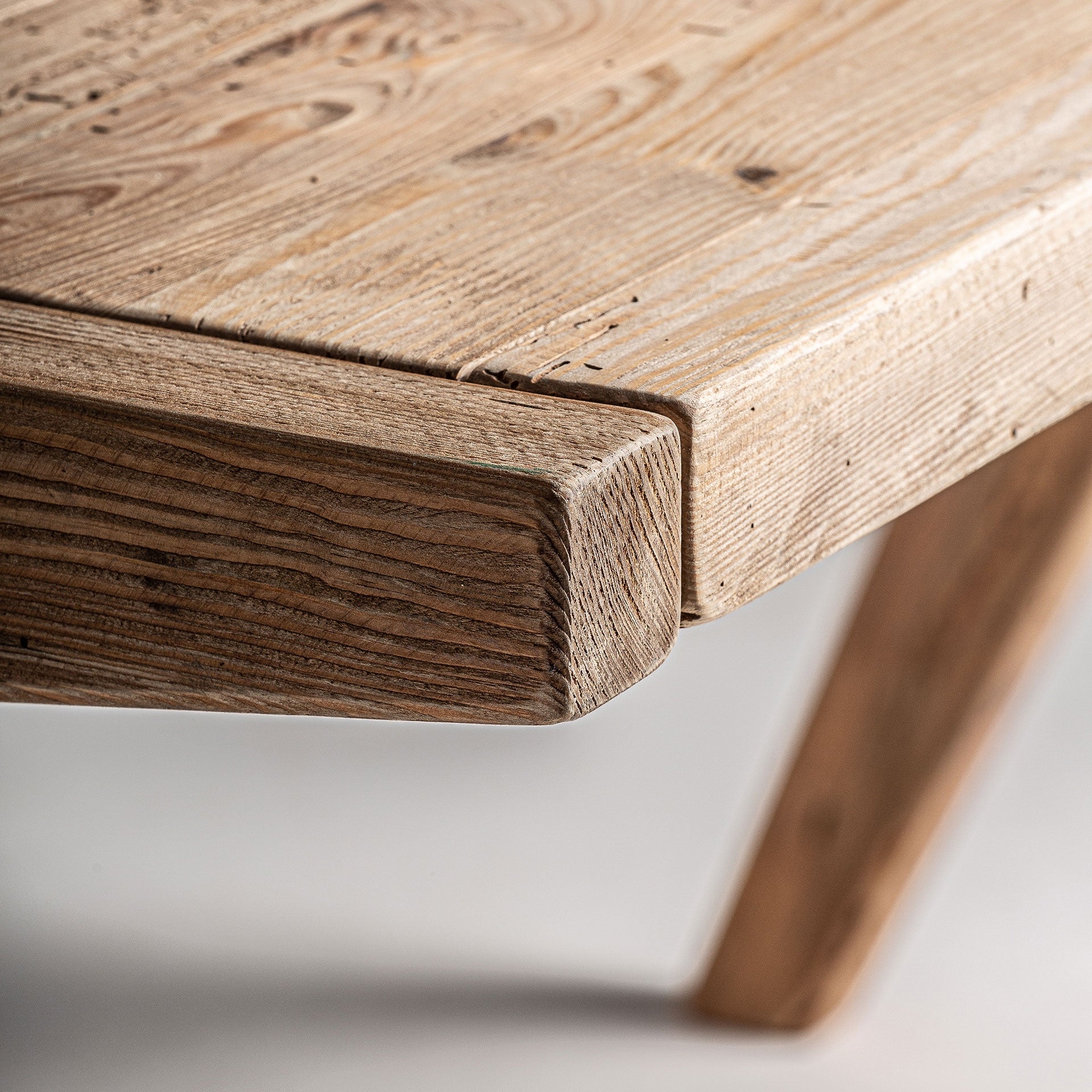 CRISSEY Desk made of recycled pine wood