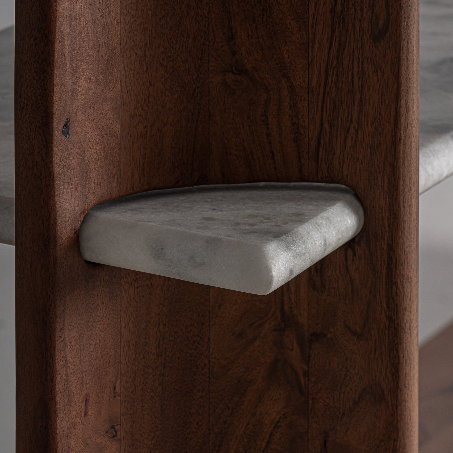 Regal SAGY aus Akazienholz mit Marmor