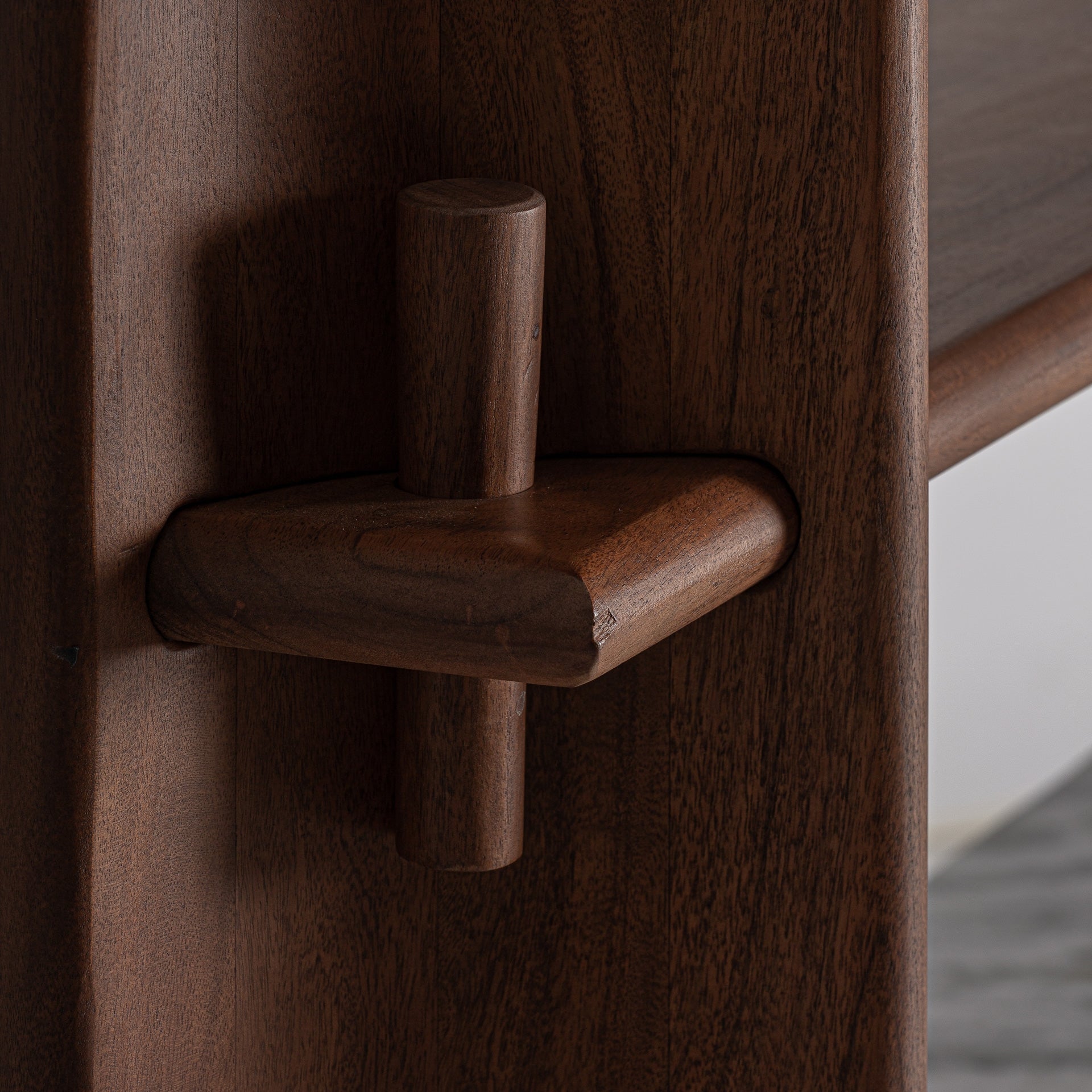 Regal SAGY aus Akazienholz mit Marmor