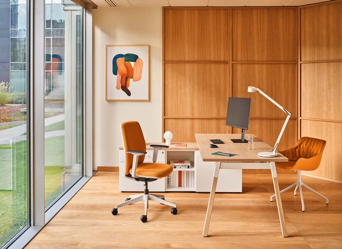 Fauteuil met gestoffeerde rugleuning EVO, verstelbare basis met wielen voor zachte oppervlakken