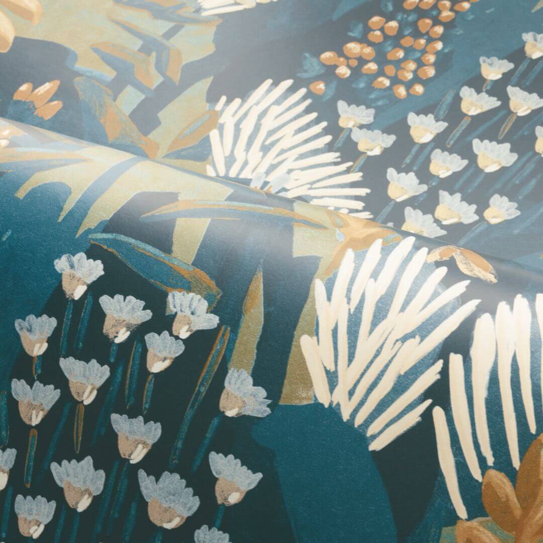 Tapete mit pflanzlichem Motiv aus Blättern und Blumen ERICA - MARINE/OCLE dunkelgrün