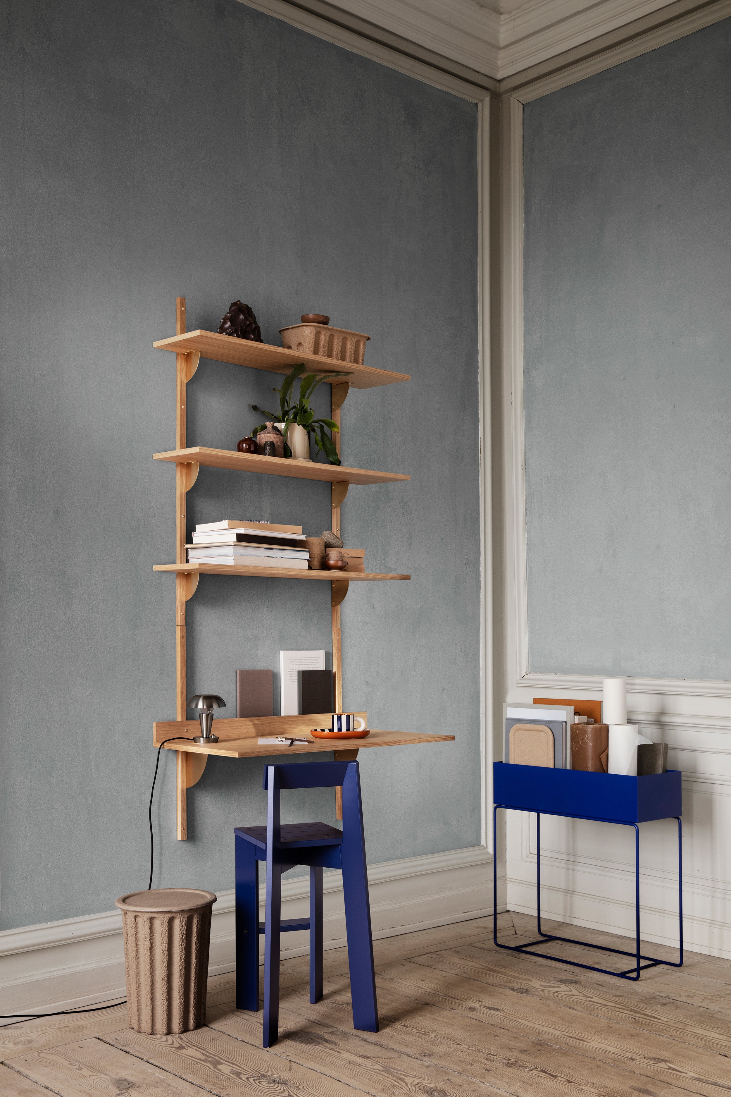 SECTOR WIDE Regal aus Eichenfurnier mit Messing-Finish