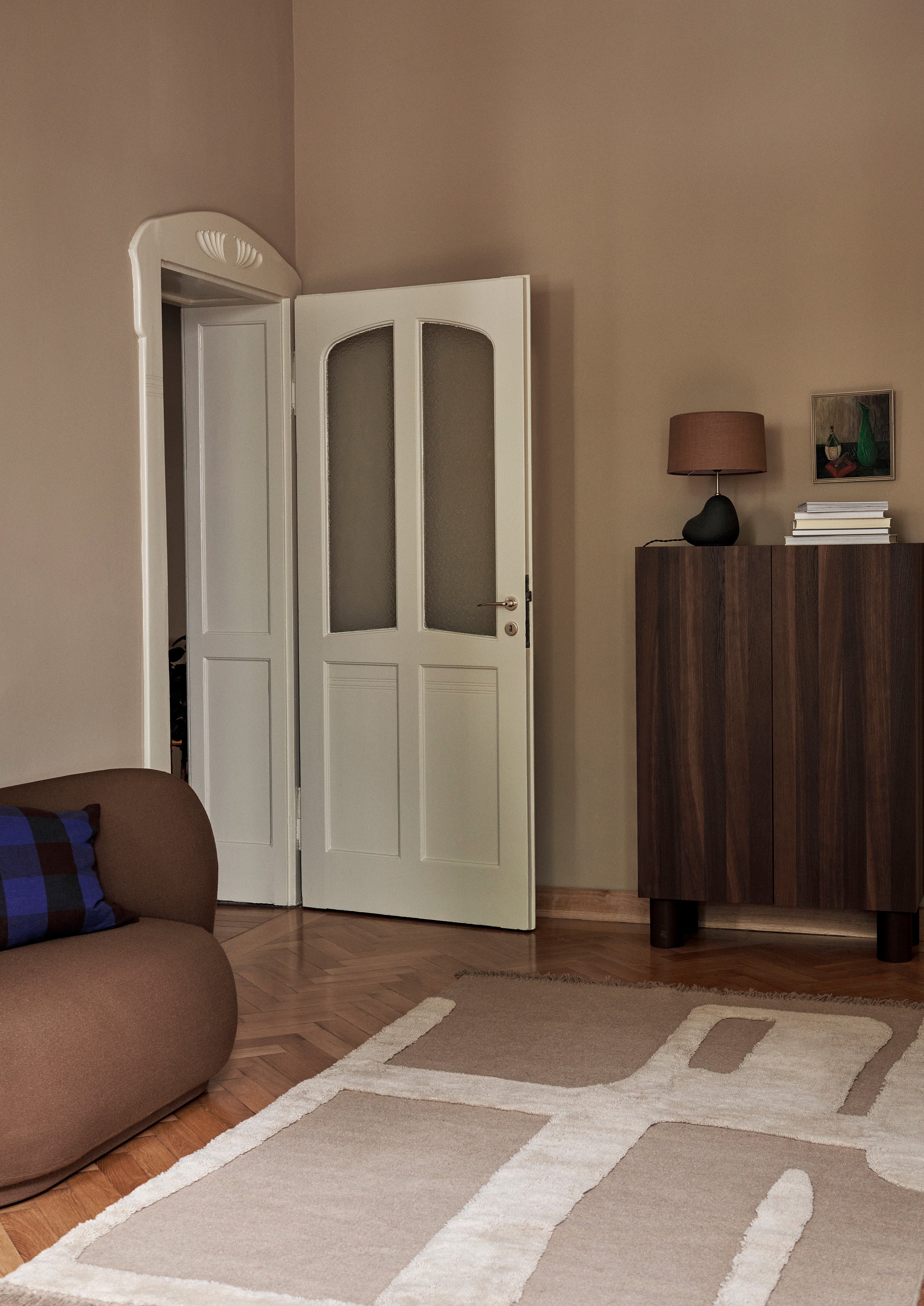 Postschrank dunkelbrauner Eichenfurnier