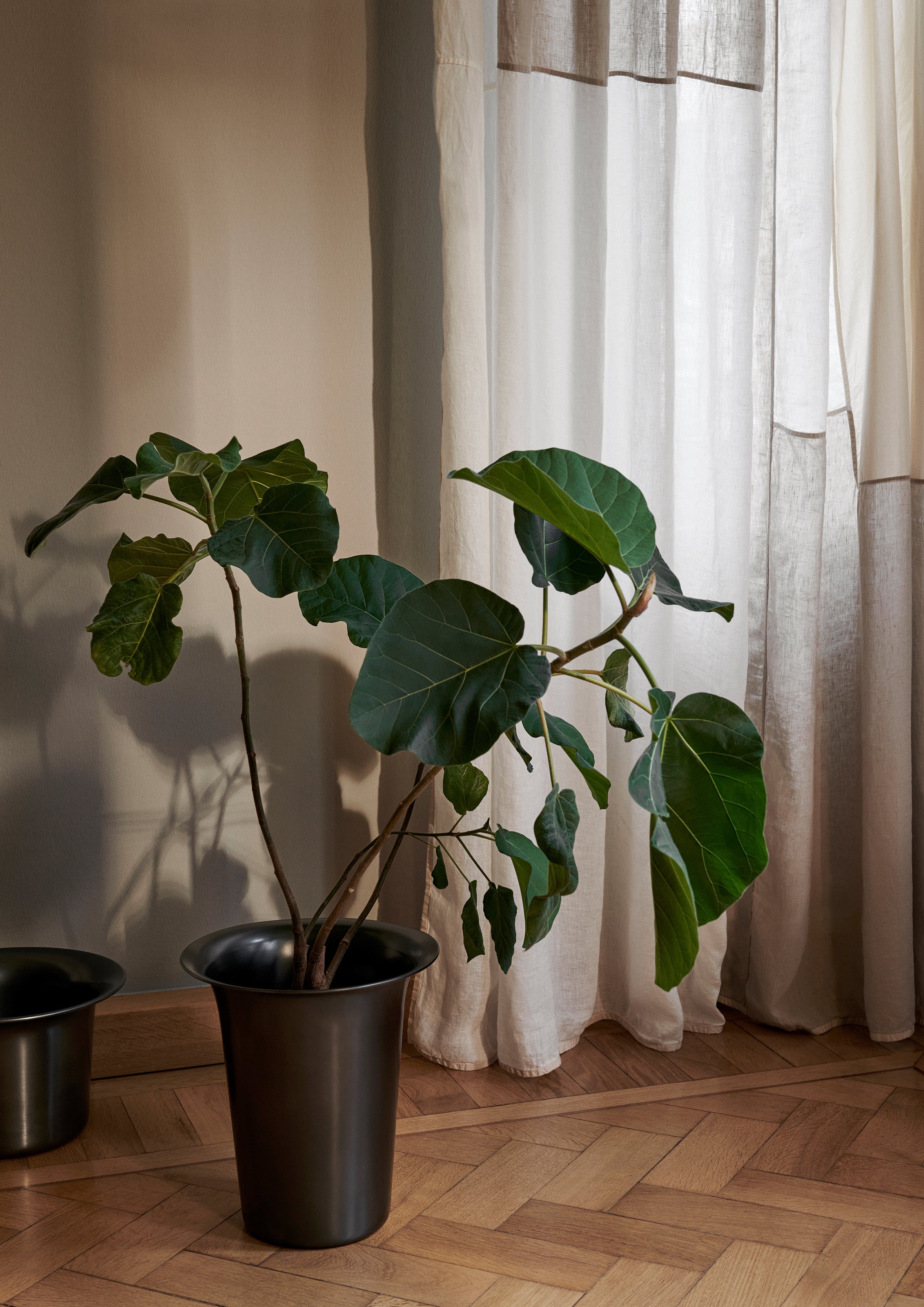 SPUN ALU BASKET zwart