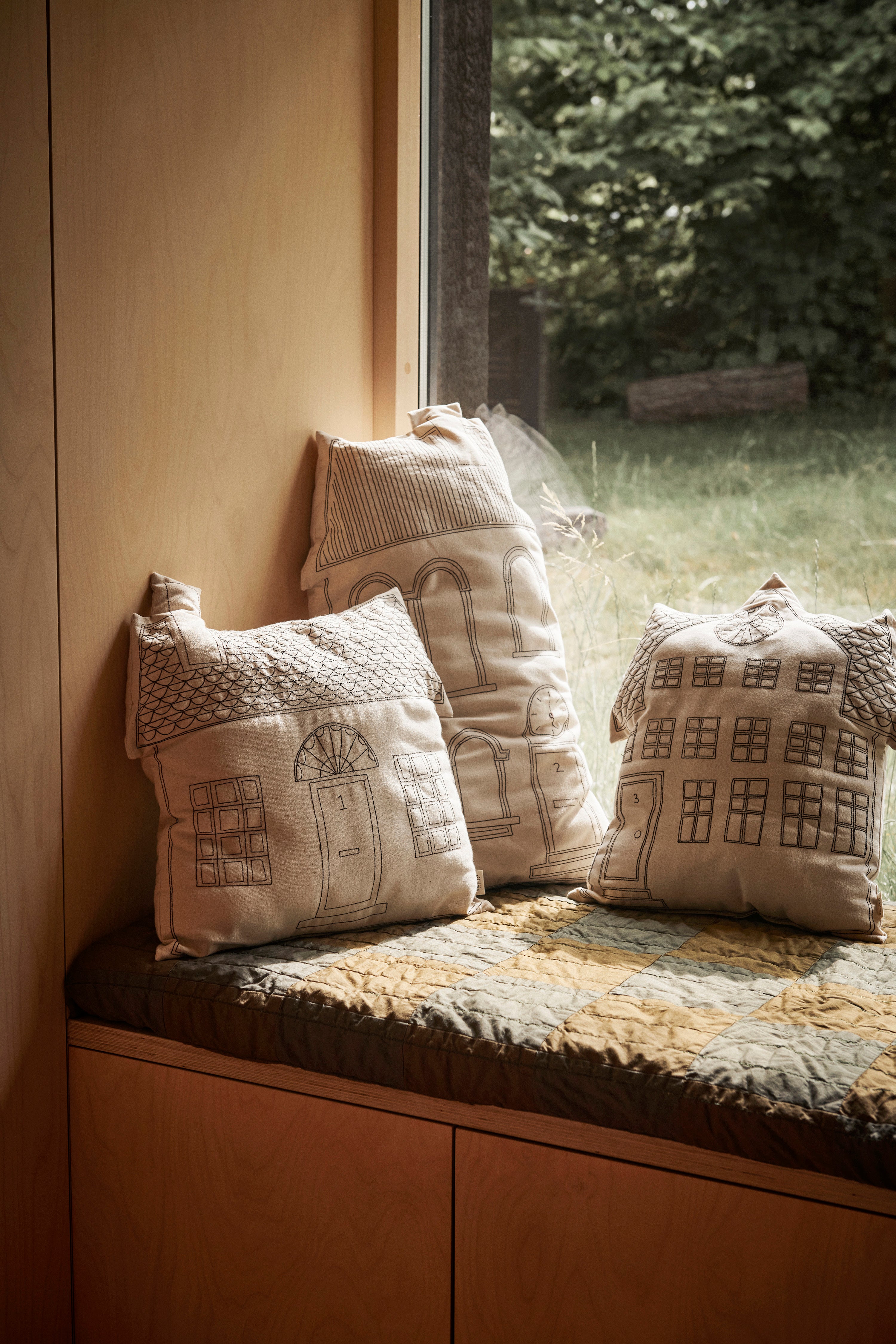 Decoratieve kussen ABODE WINDOWS gebroken wit