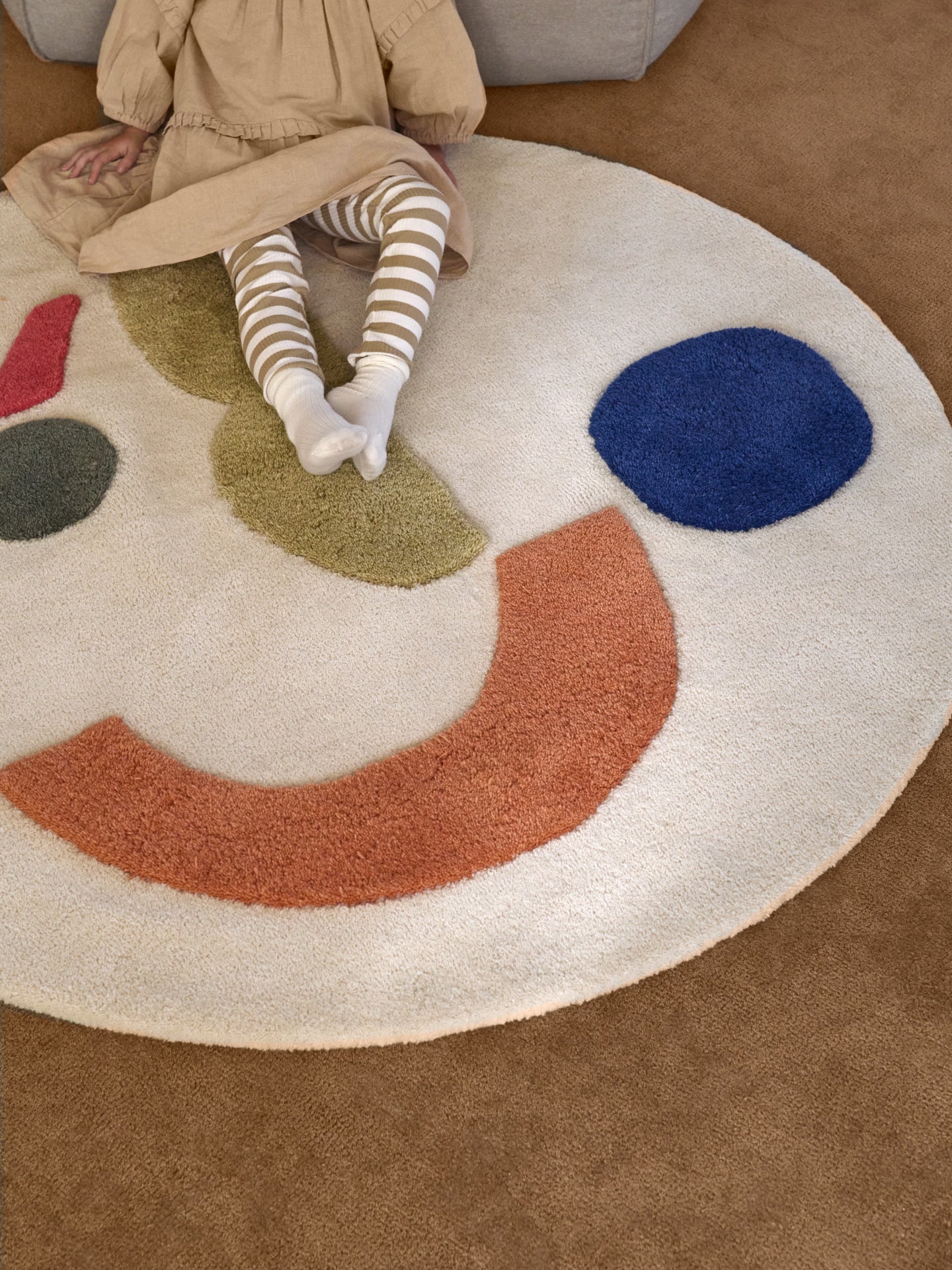 Beige round children's rug PANTO