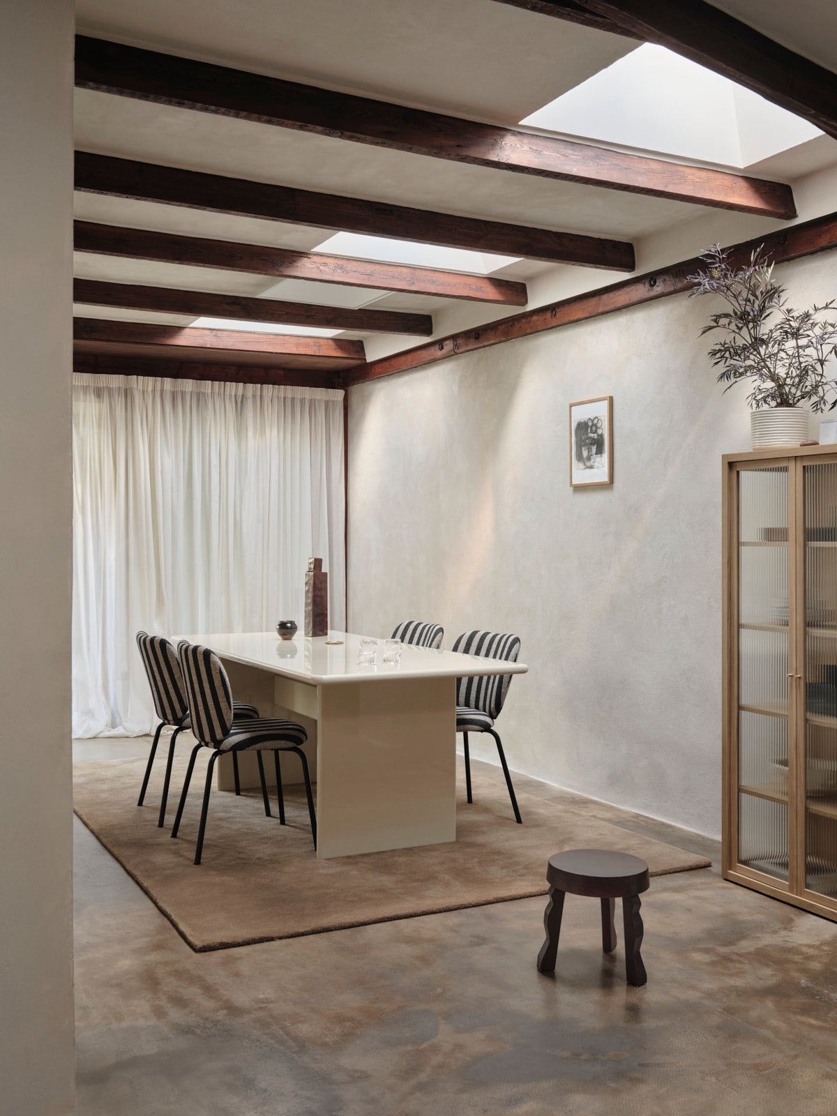 Stół RINK kremowy do jadalni – ferm LIVING