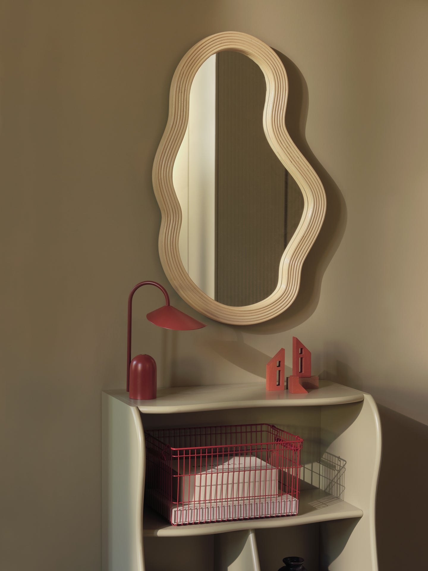 Lampa przenośna ARUM czerwony z oświetleniem LED