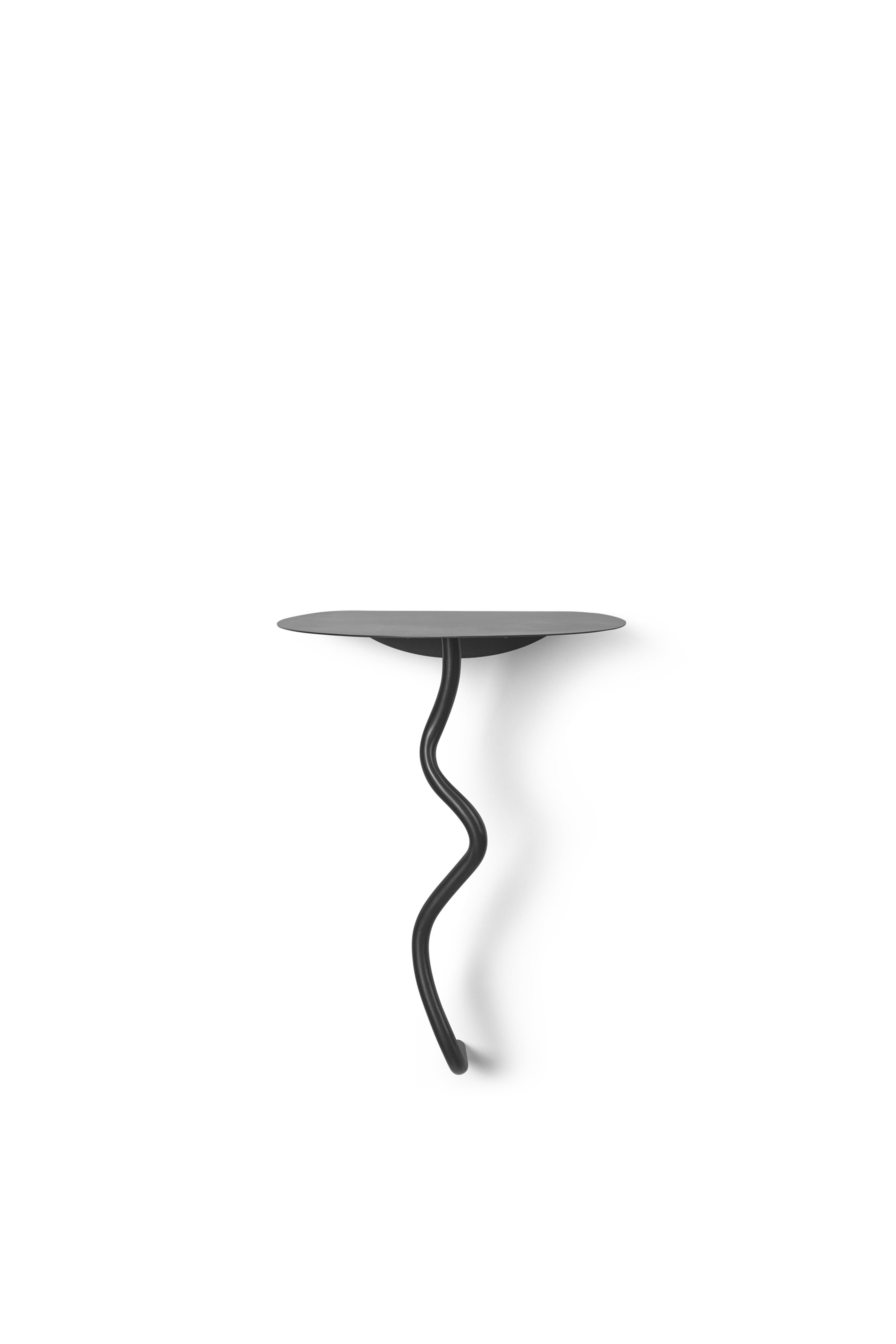 CURVATURE Wandtisch aus schwarzem Messing 
