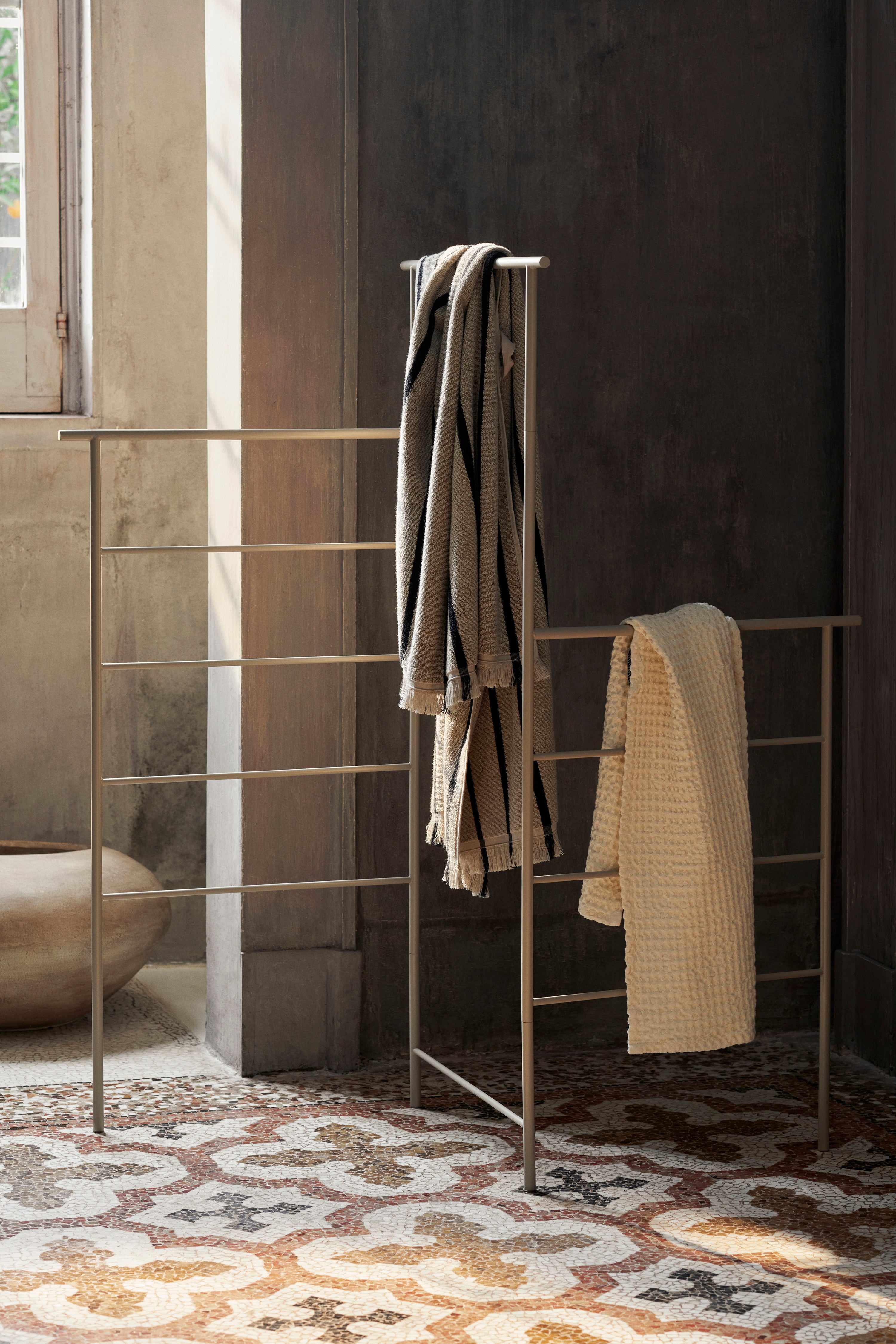 DORA white clothing rack