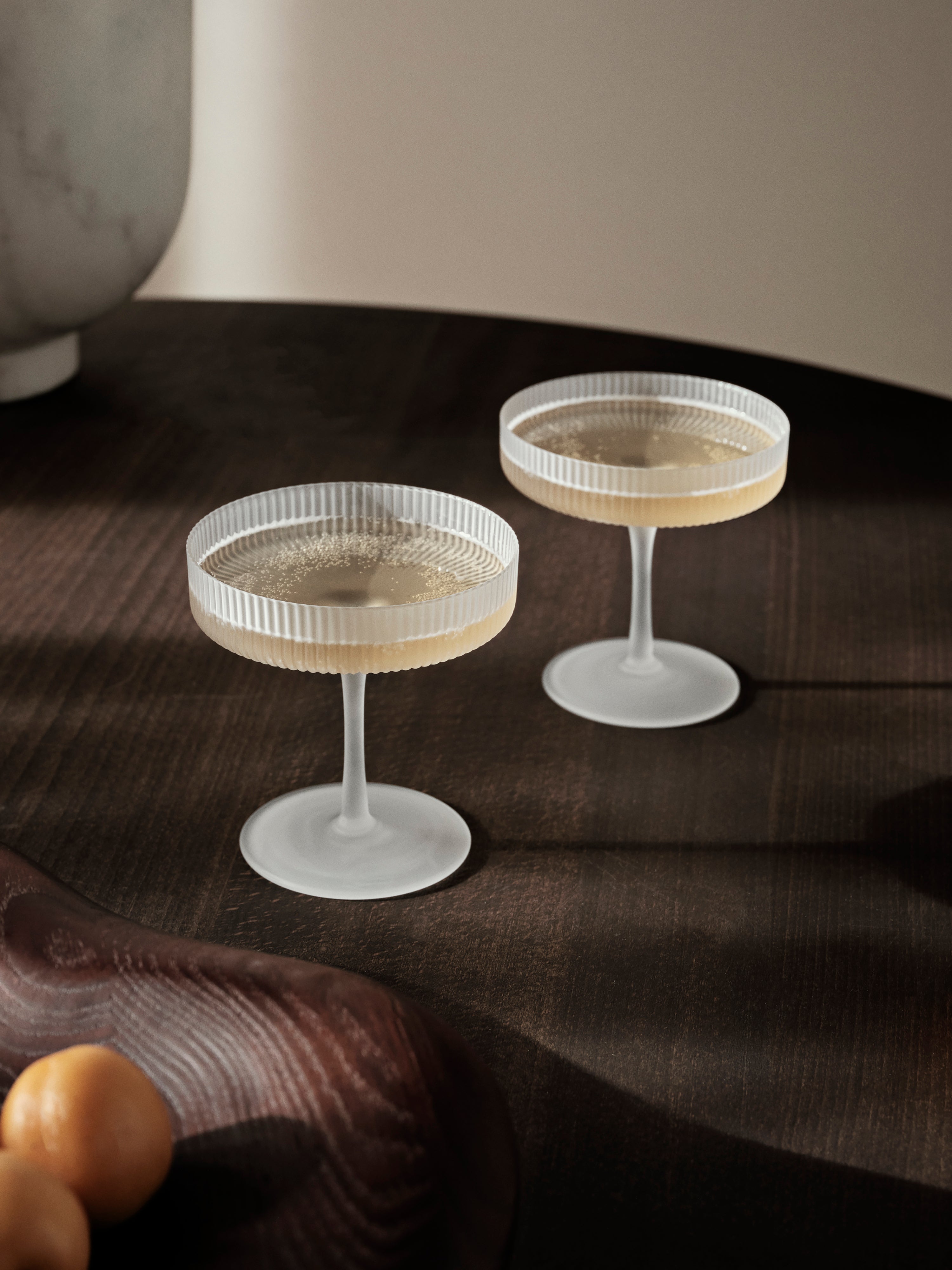 Set von Sektgläsern RIPPLE SAUCERS aus weißem Glas