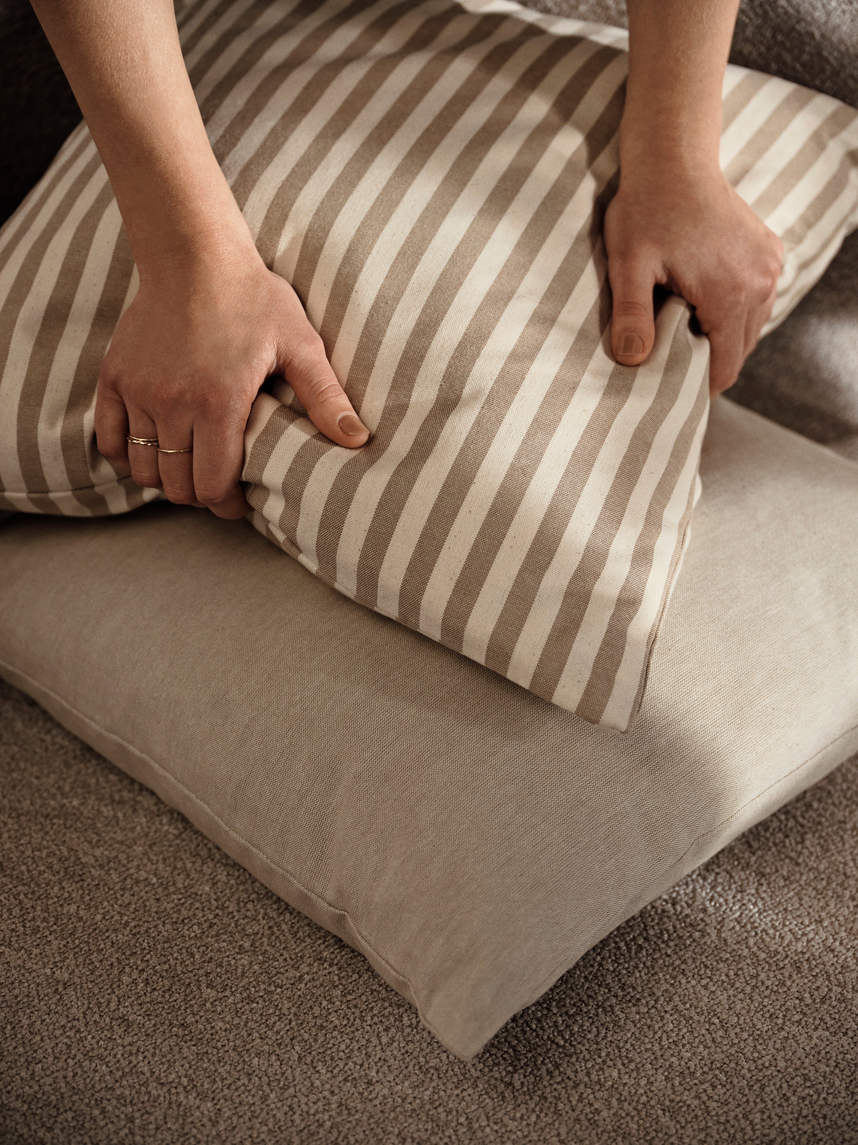 Kussenhoes STRAND beige met koffiebruin