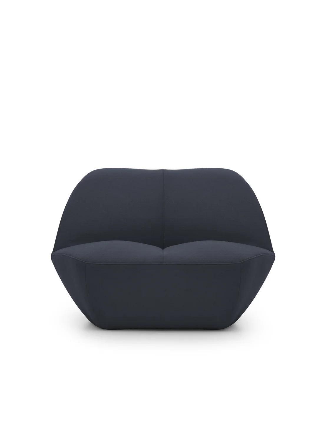 Fotel KISSS tapicerowany do salonu